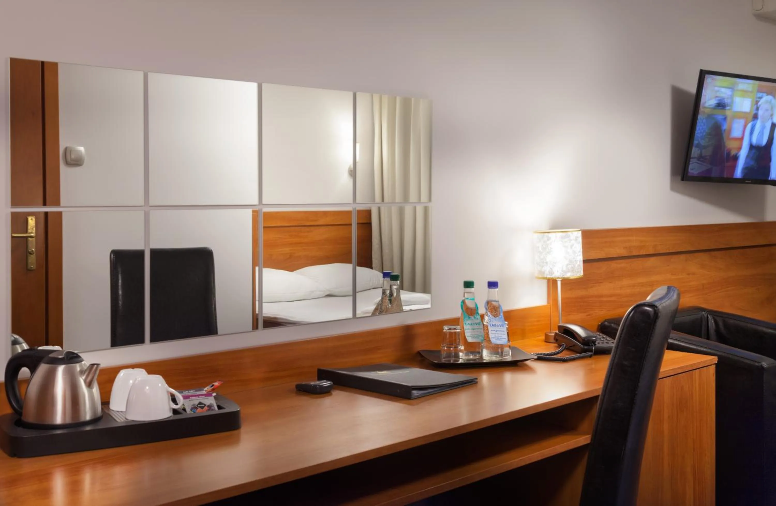 TV and multimedia, Bed in Hotel Cristal Park