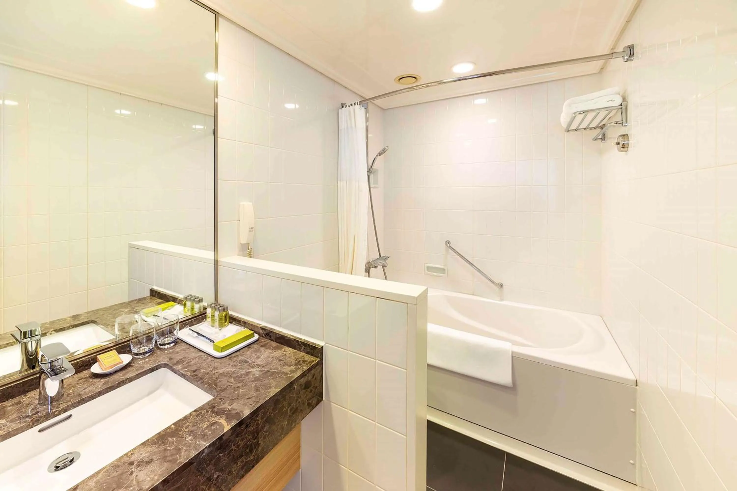 Bathroom in Hilton Fukuoka Sea Hawk