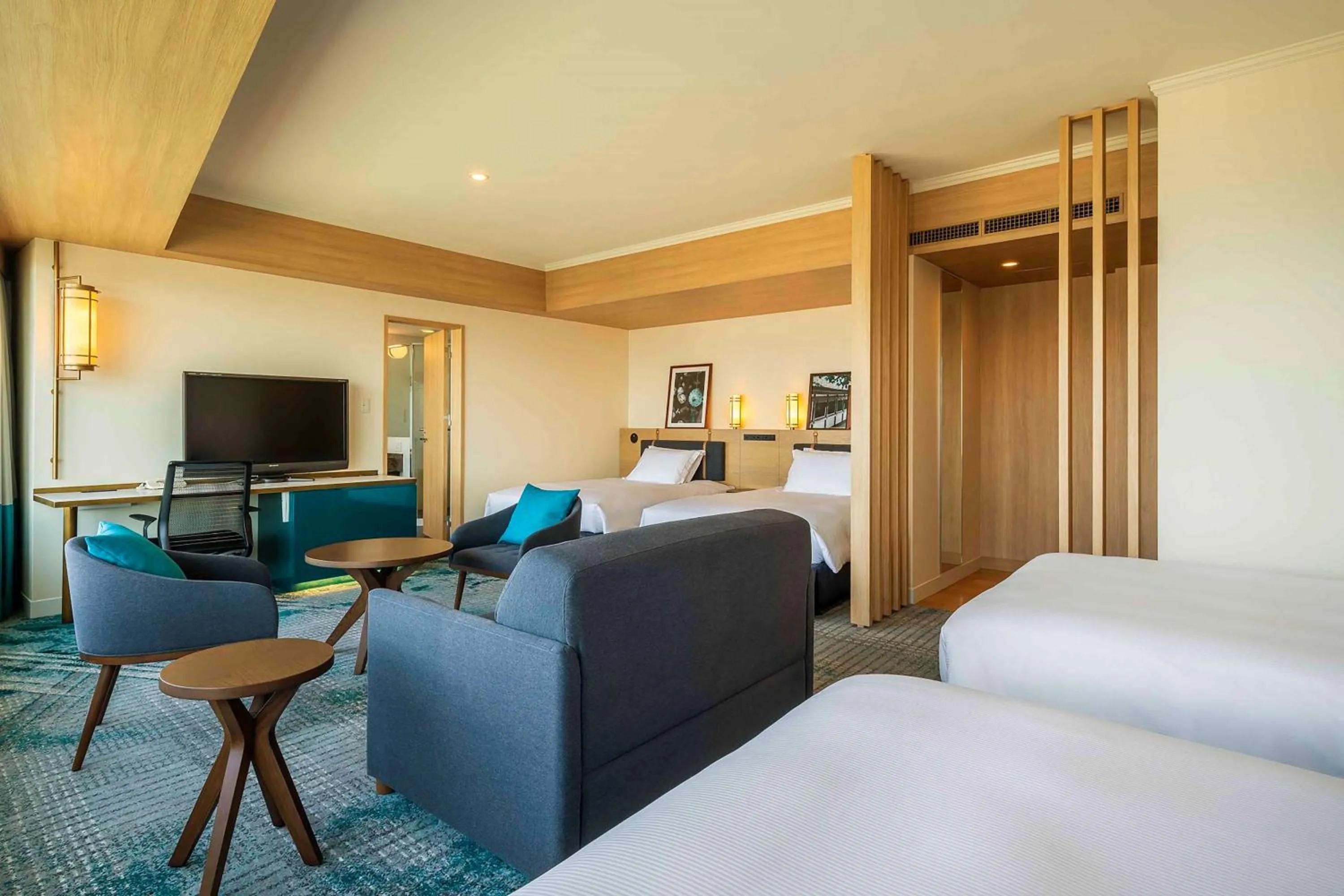 Living room, Bed in Hilton Fukuoka Sea Hawk