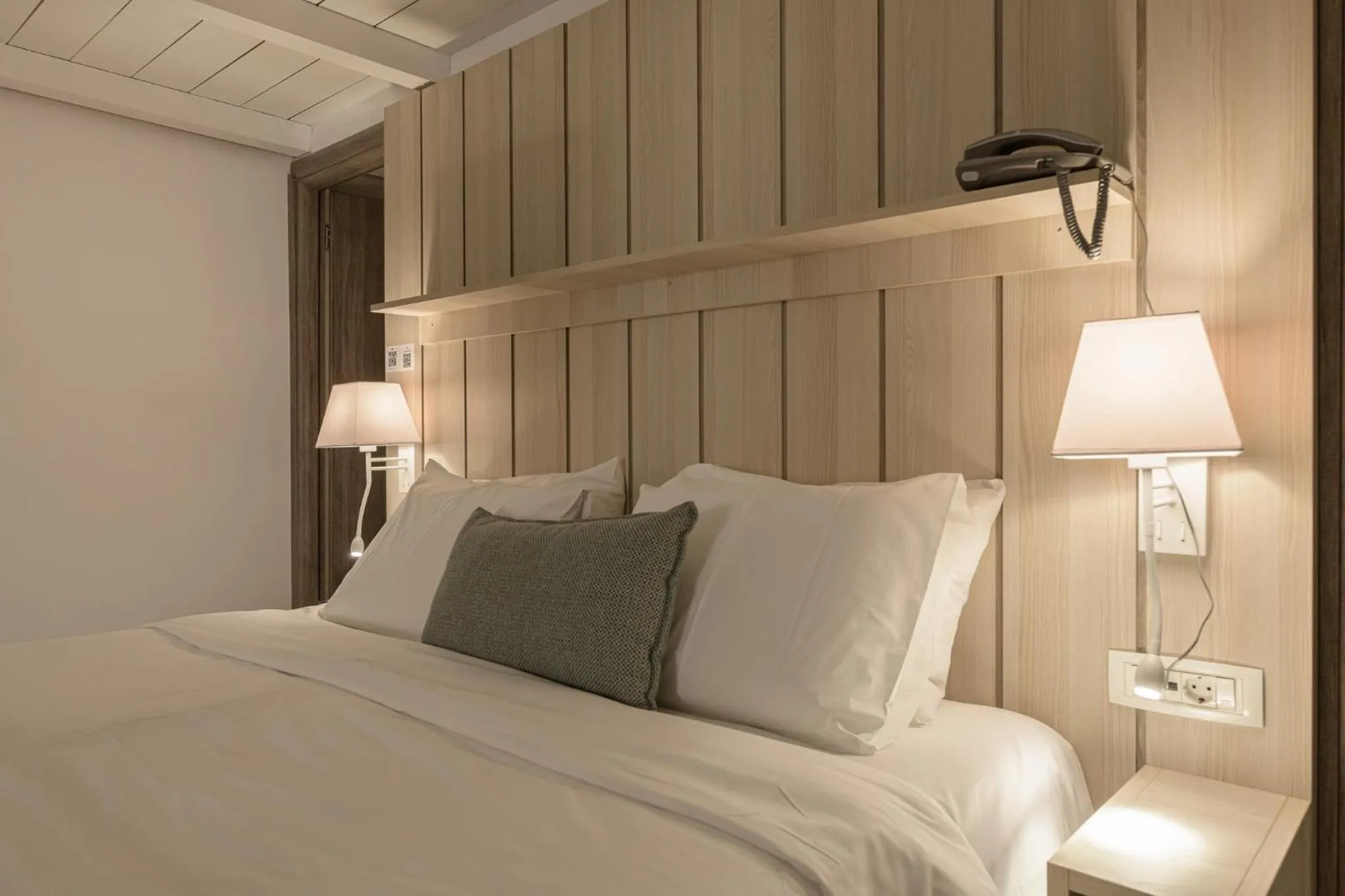 Bed in Iakinthos, Tsilivi Beach