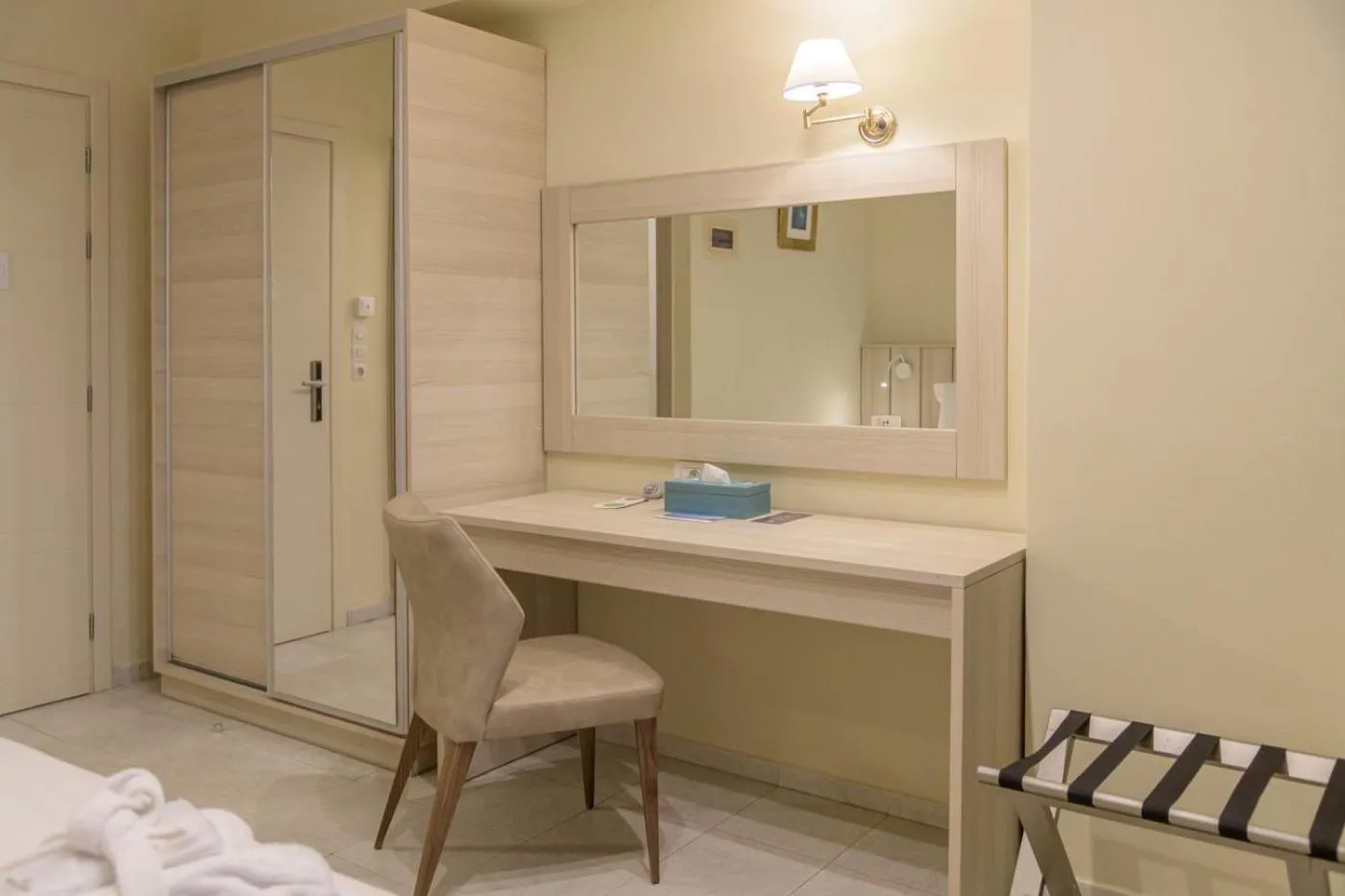 wardrobe in Iakinthos, Tsilivi Beach