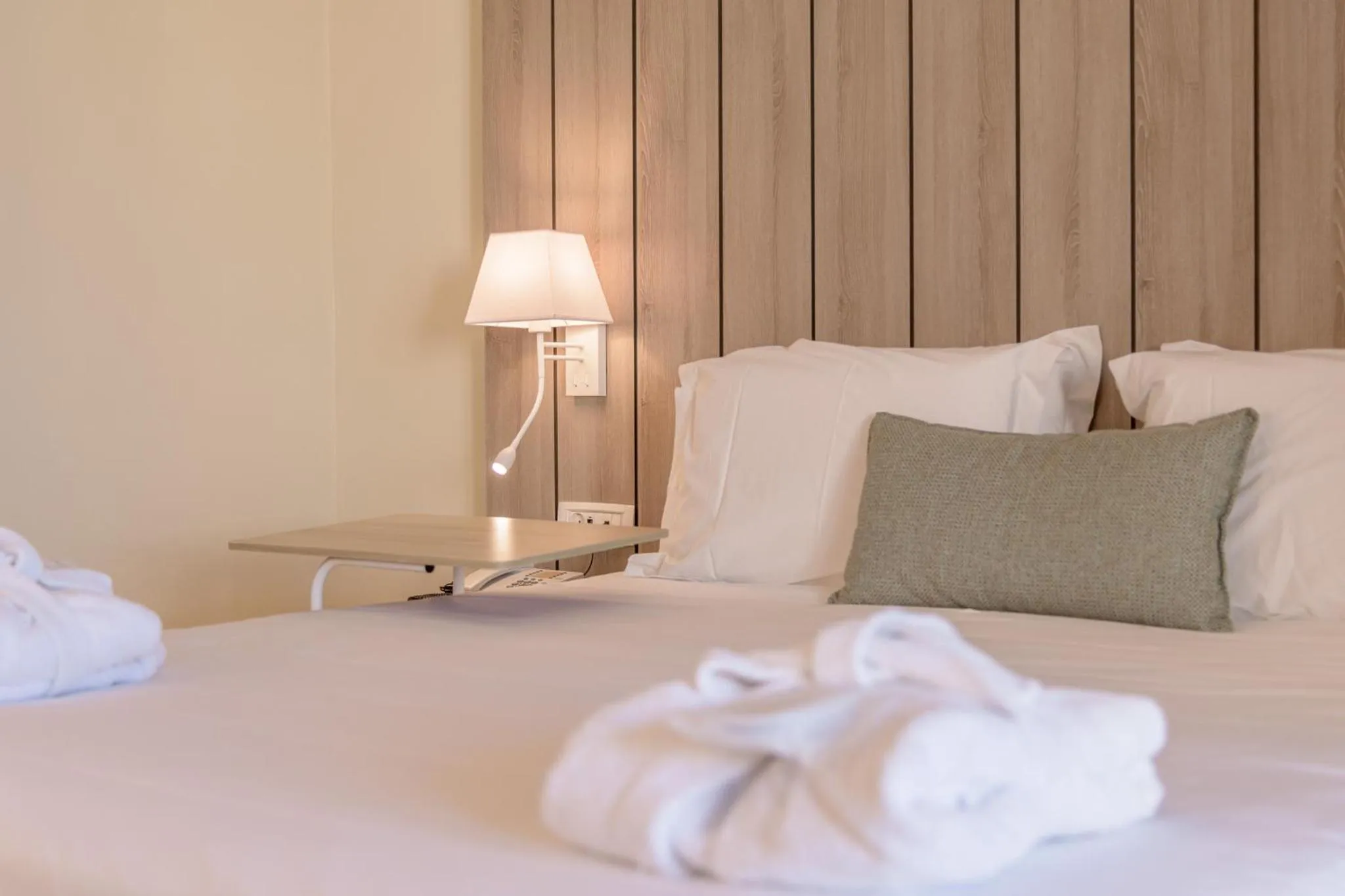 Bed in Iakinthos, Tsilivi Beach