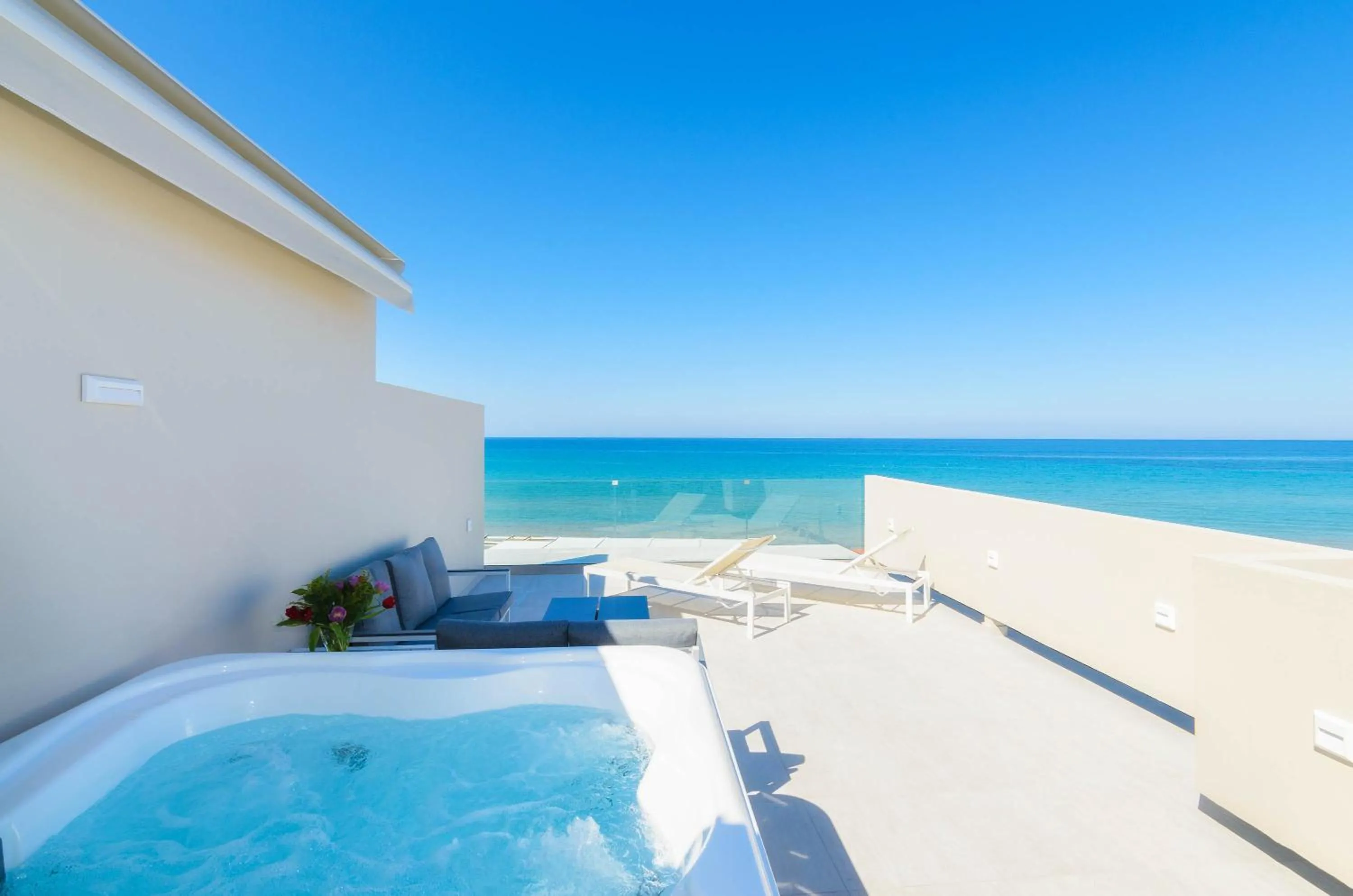 Hot Tub in Iakinthos, Tsilivi Beach