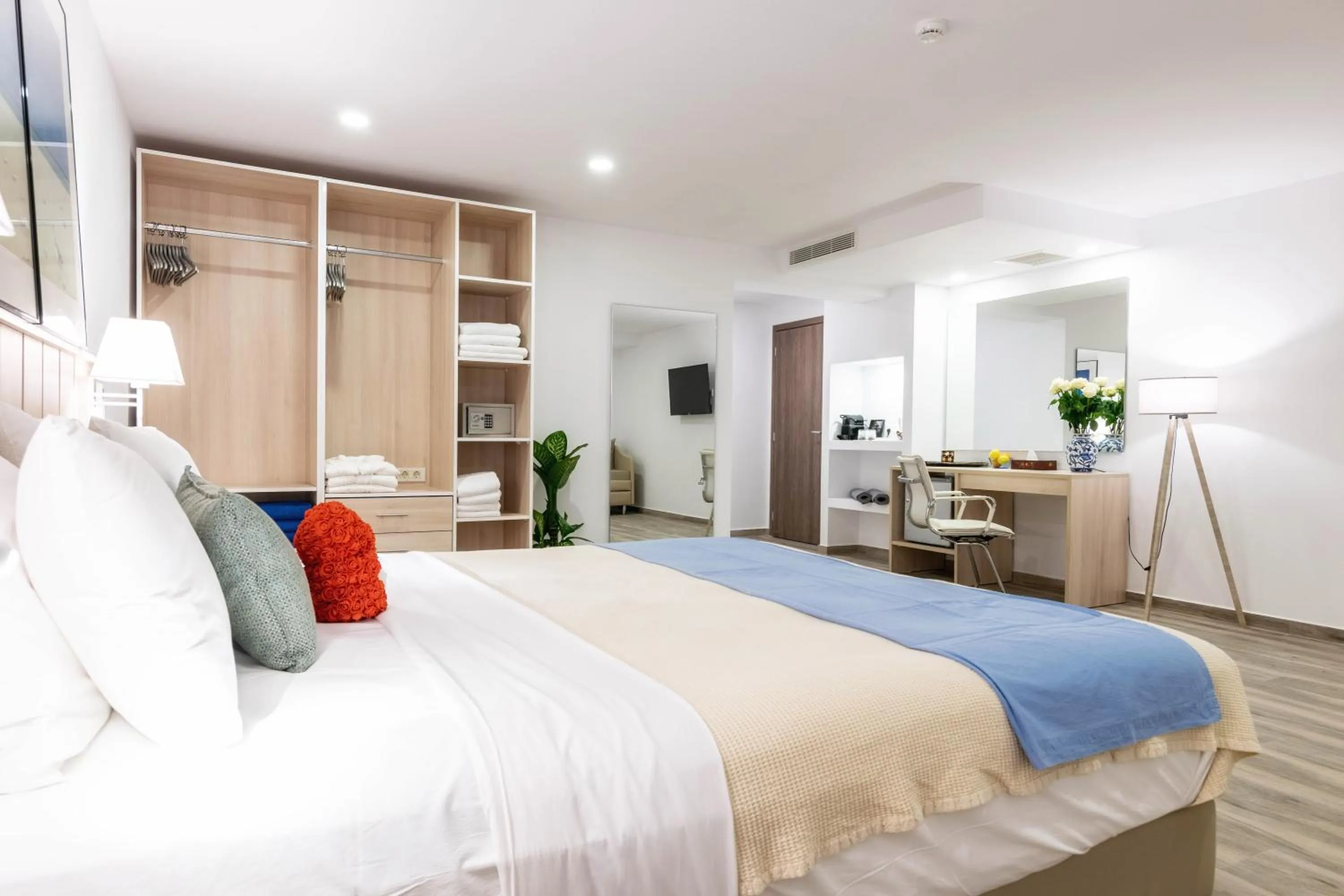 Bedroom, Bed in Iakinthos, Tsilivi Beach