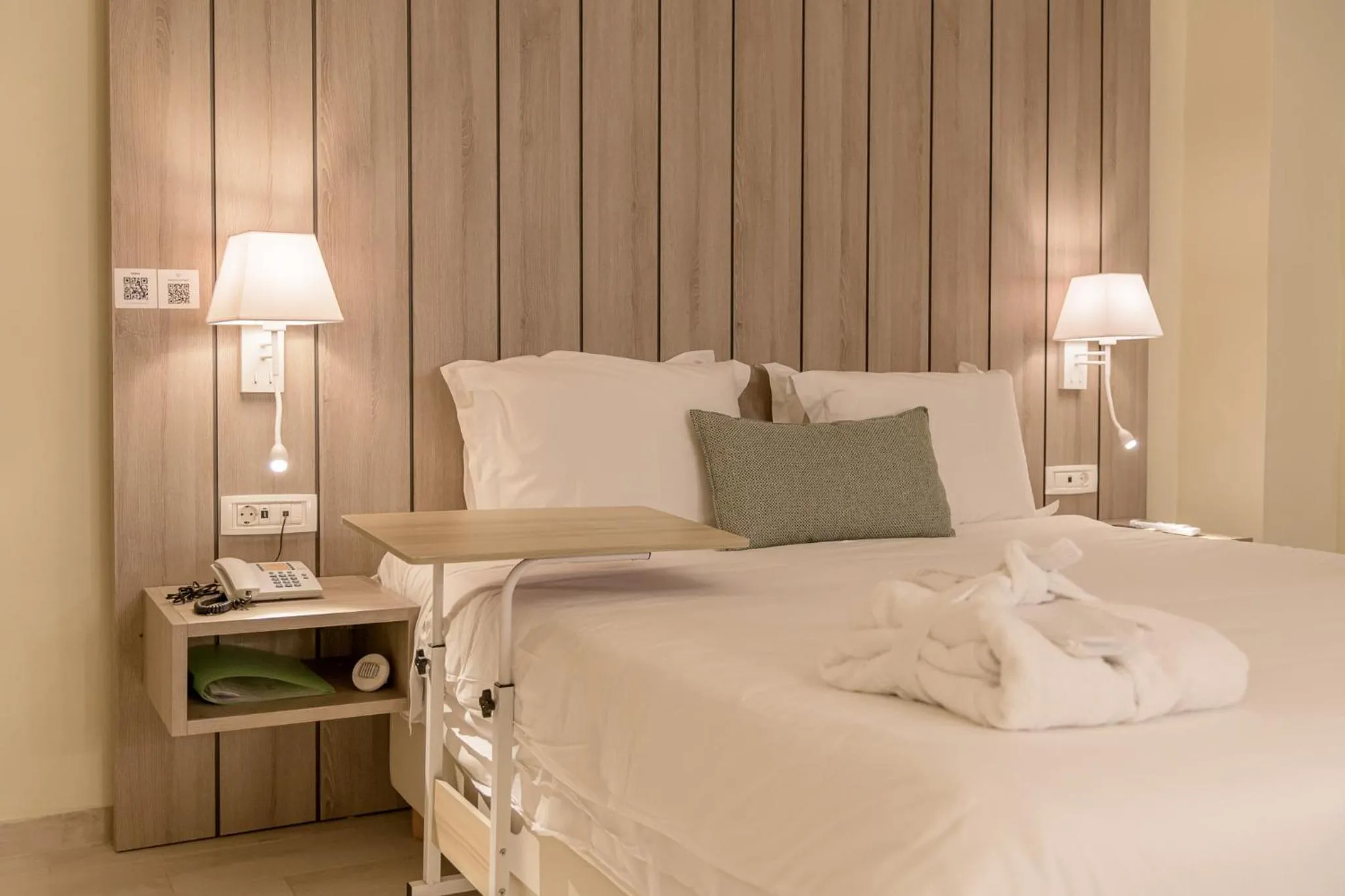 Bed in Iakinthos, Tsilivi Beach