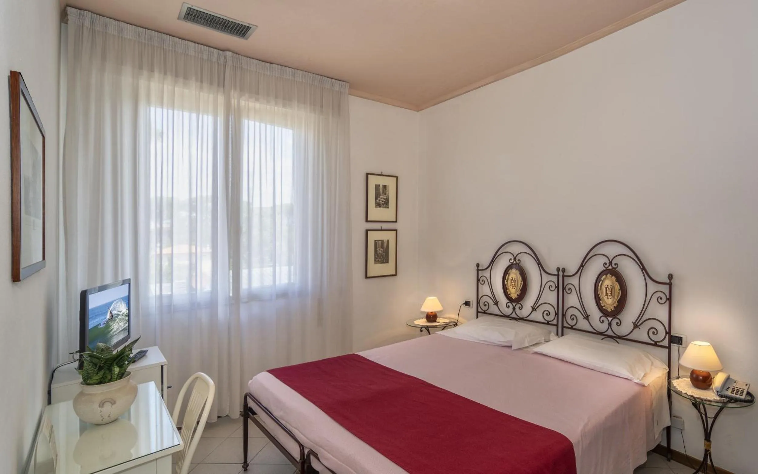 Photo of the whole room, Bed in Hotel Villa Edera