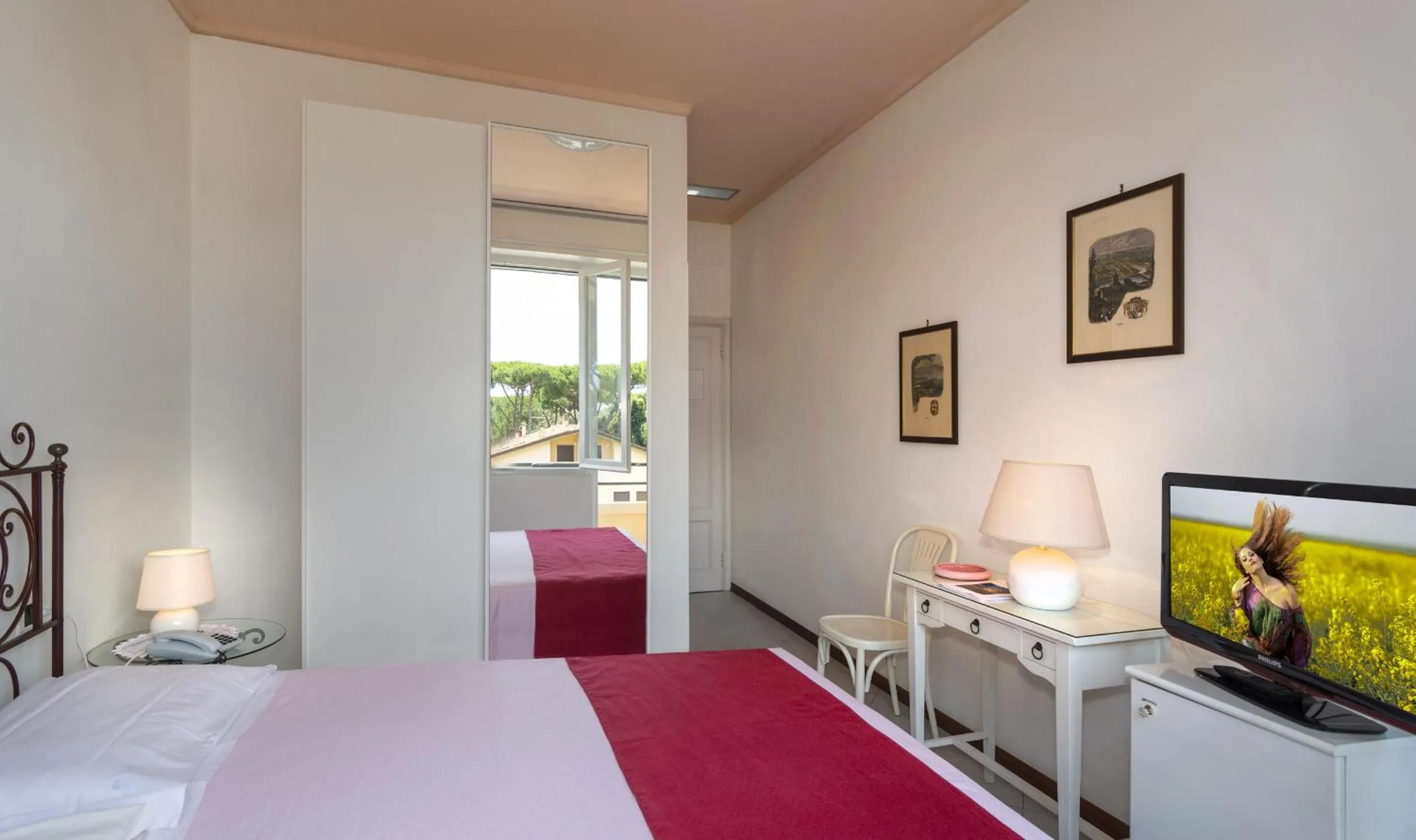 Photo of the whole room, Bed in Hotel Villa Edera