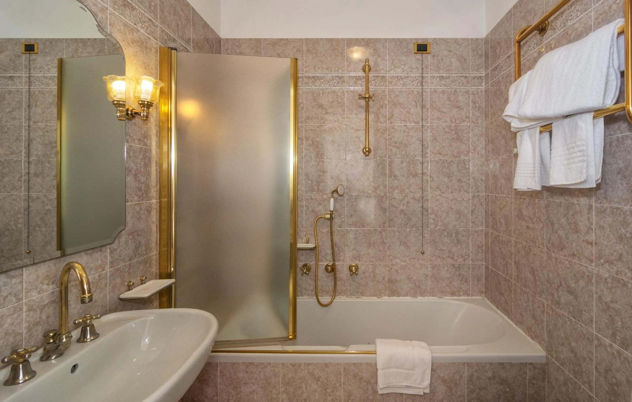 Bathroom in Hotel Villa Edera