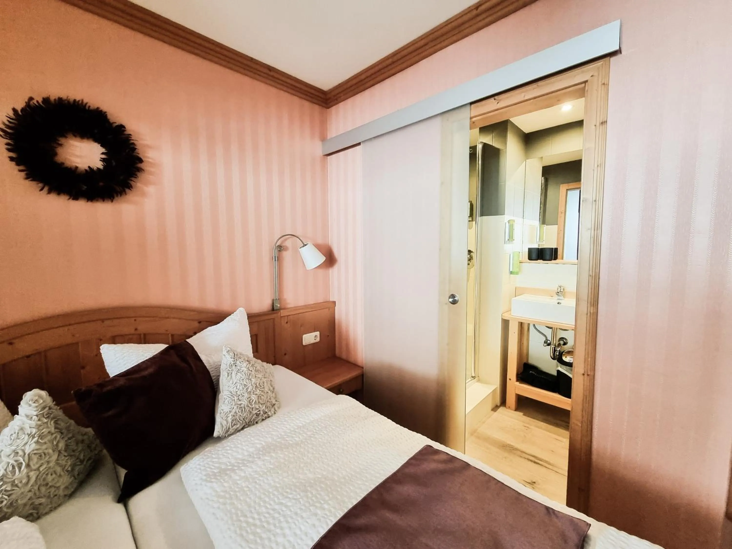 Bed in Landhaus Talblick- Frühstückspension