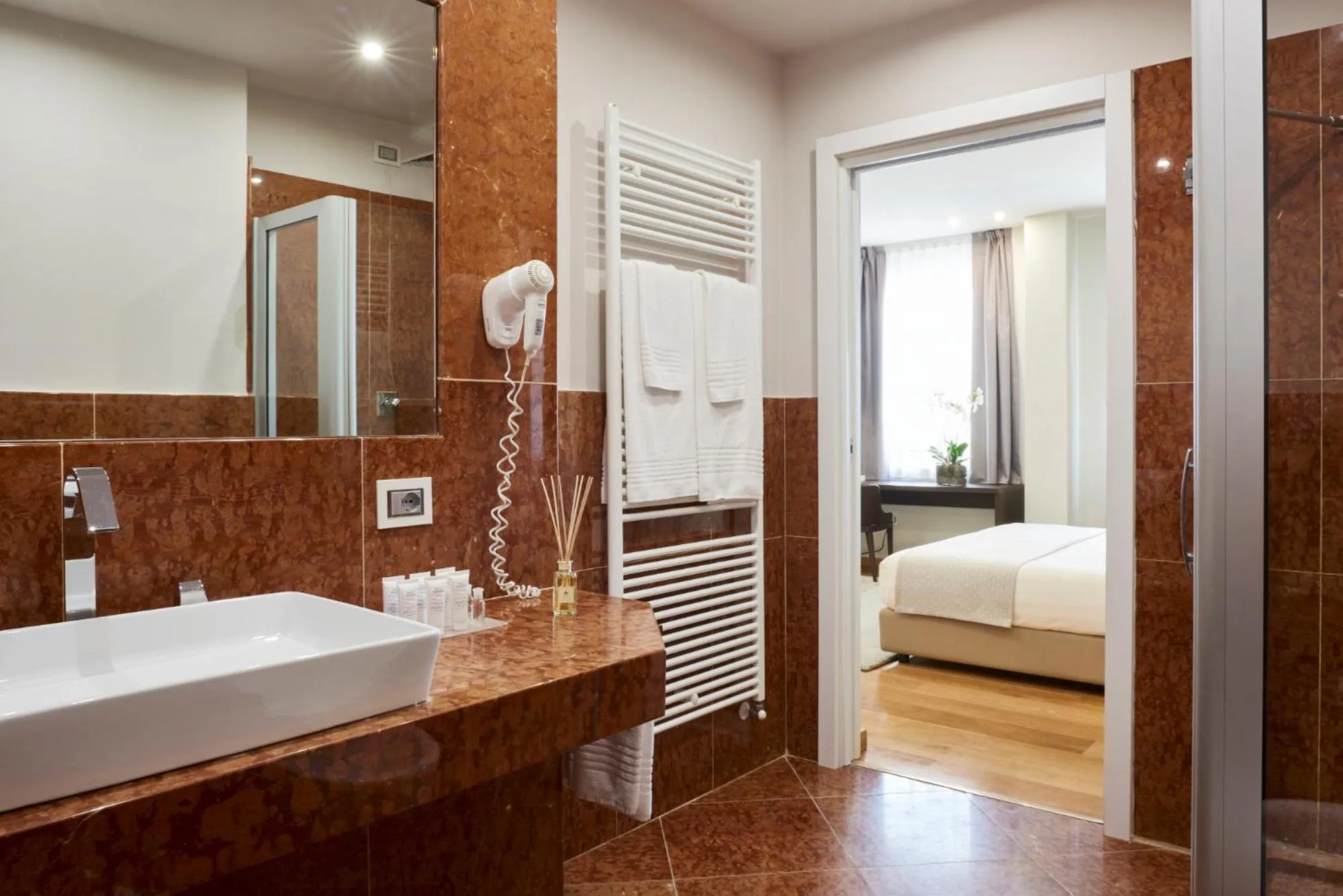 Bathroom, Bed in Hotel Michelangelo