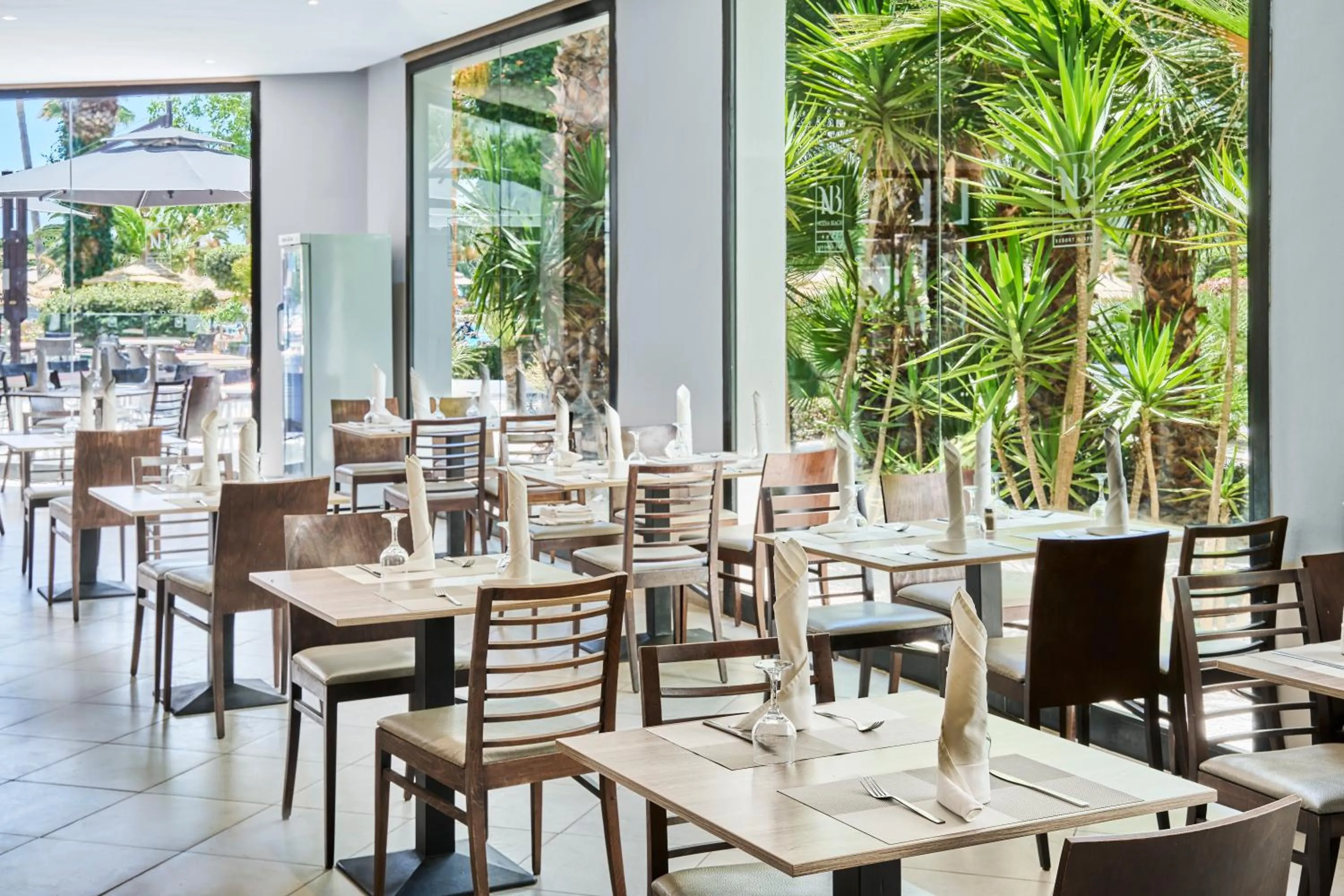 Restaurant/places to eat in Nozha Beach Resort & Spa