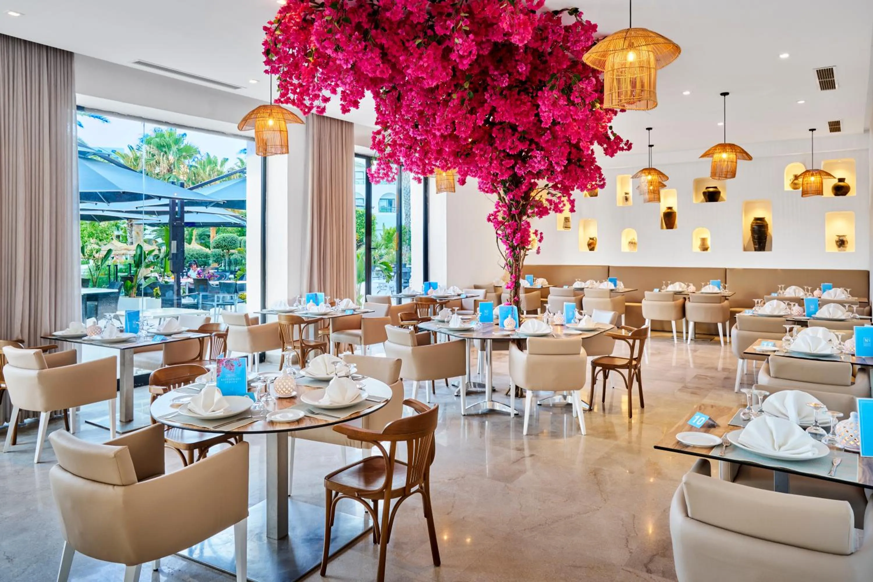 Restaurant/places to eat in Nozha Beach Resort & Spa