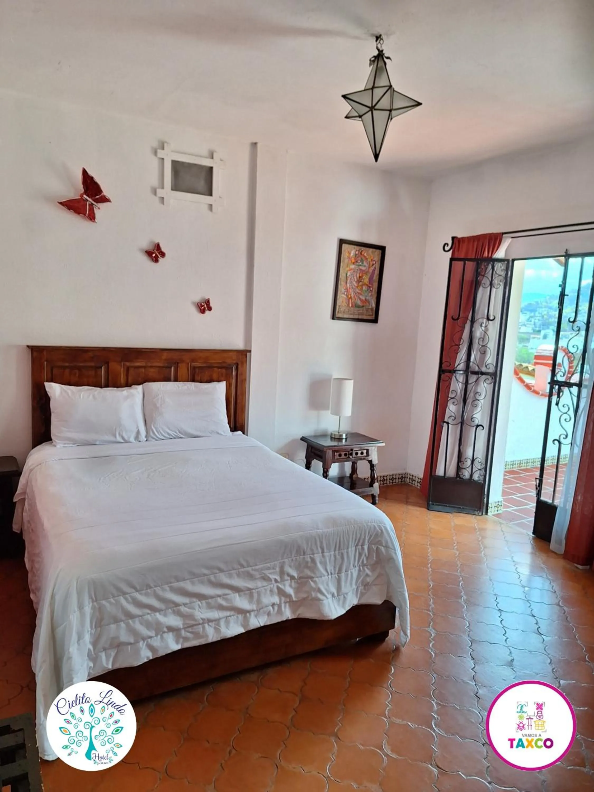Bed in Hotel Cielito Lindo, Taxco