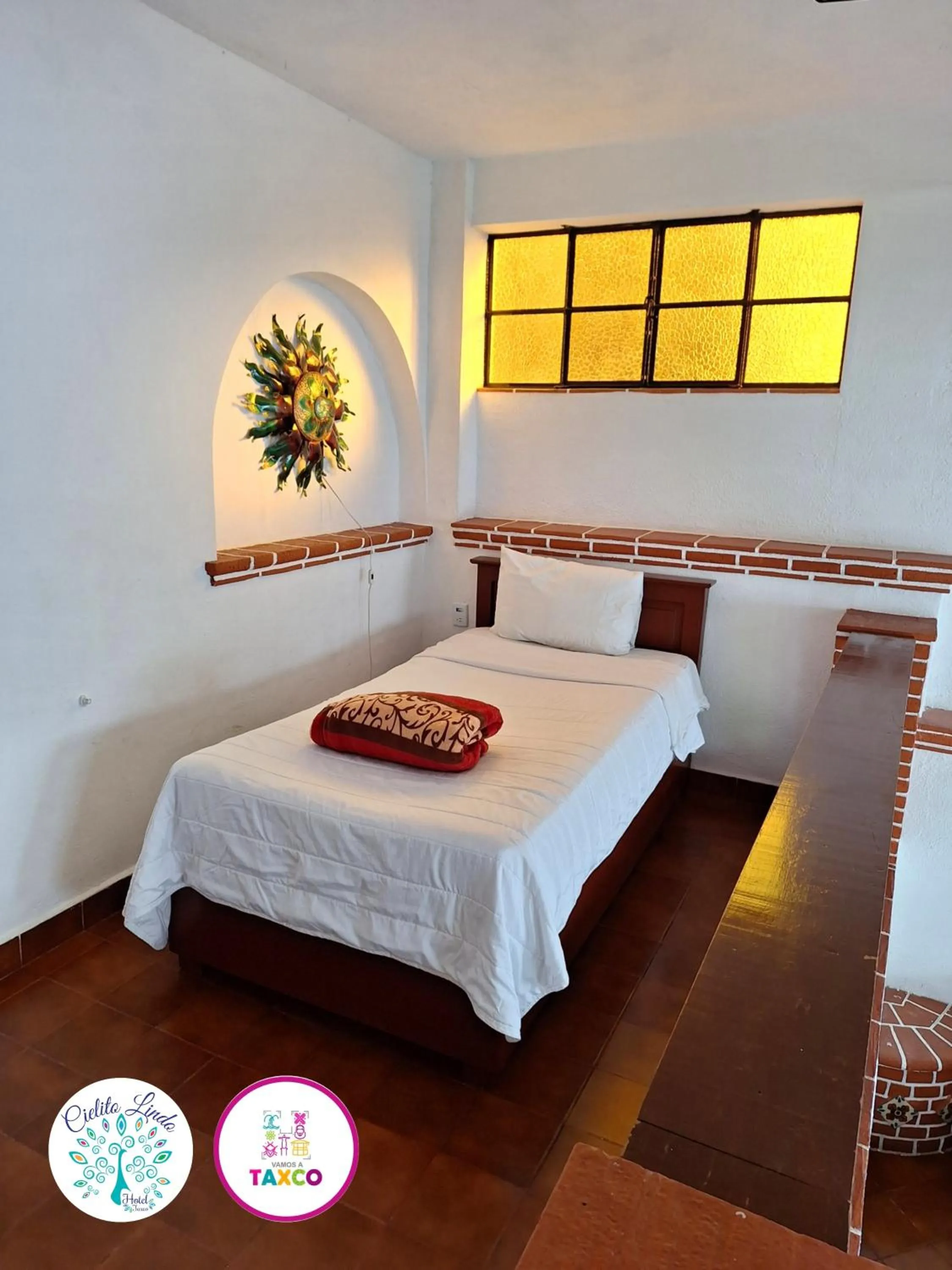 Bed in Hotel Cielito Lindo, Taxco
