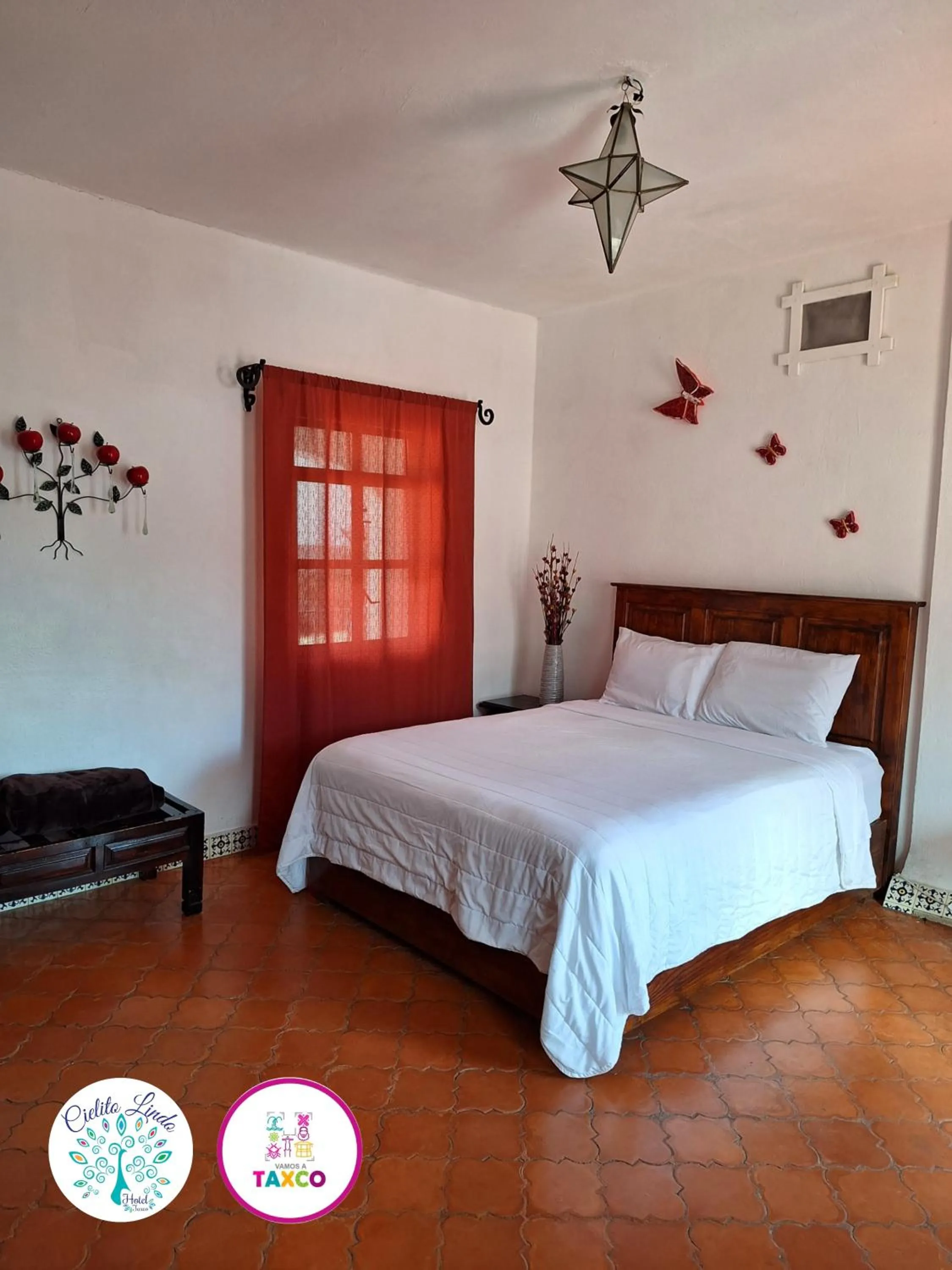 Bed in Hotel Cielito Lindo, Taxco