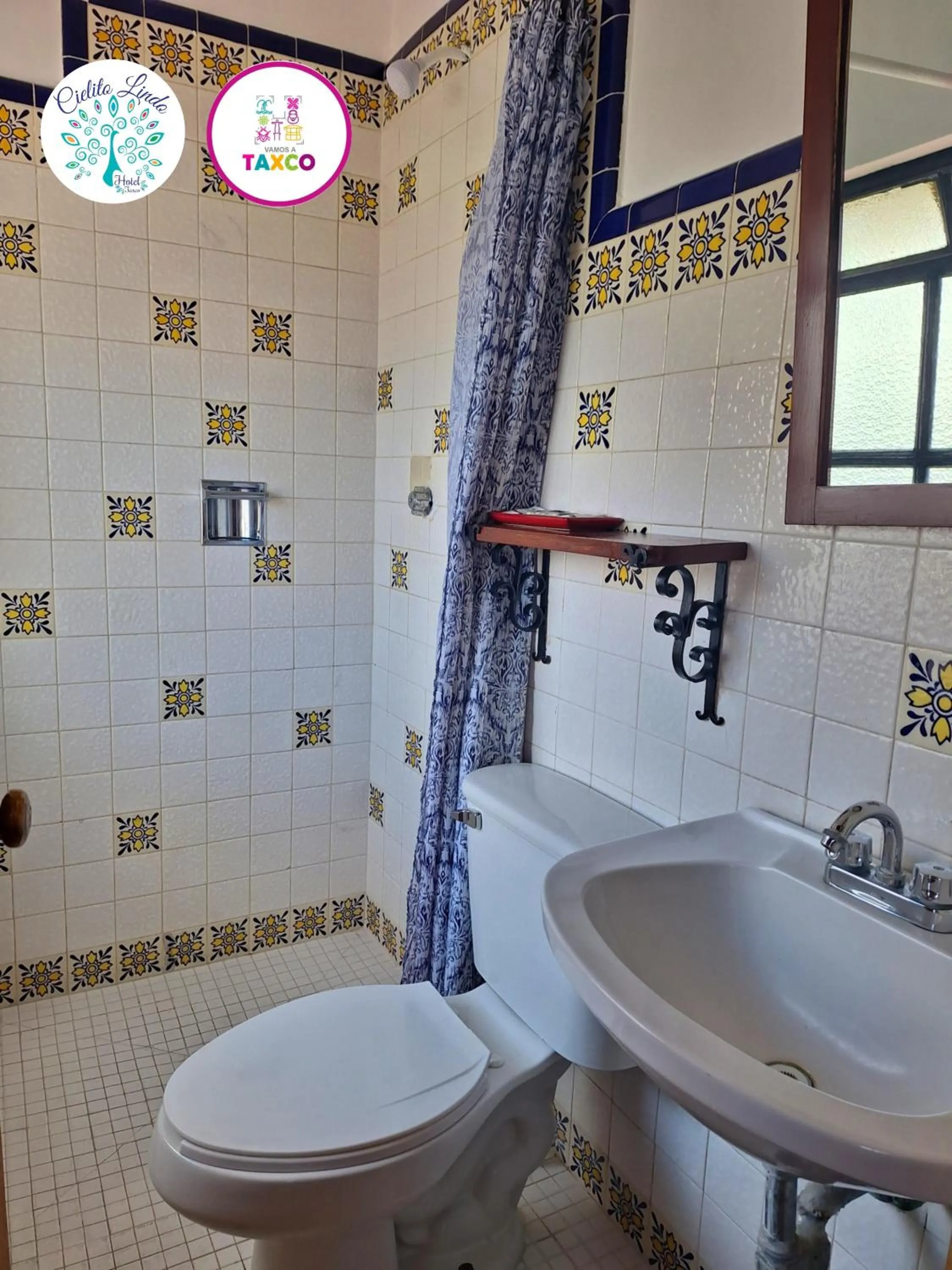 Shower in Hotel Cielito Lindo, Taxco