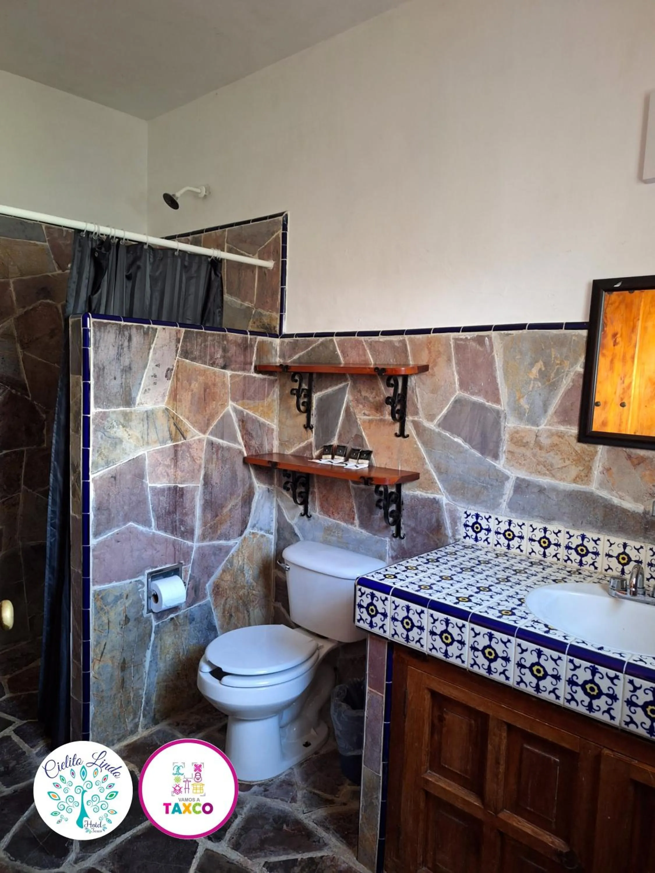 Shower in Hotel Cielito Lindo, Taxco