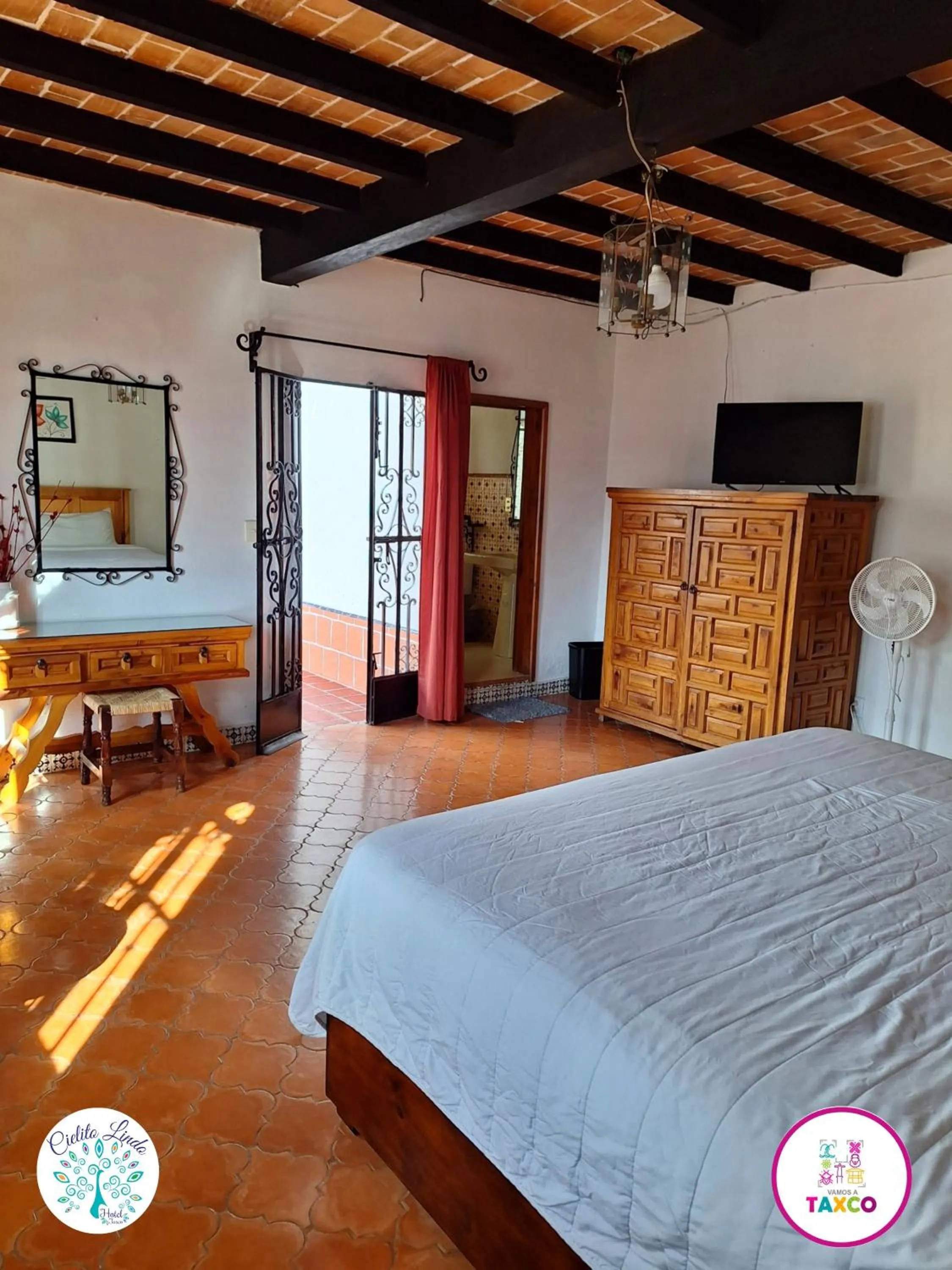 Bed in Hotel Cielito Lindo, Taxco