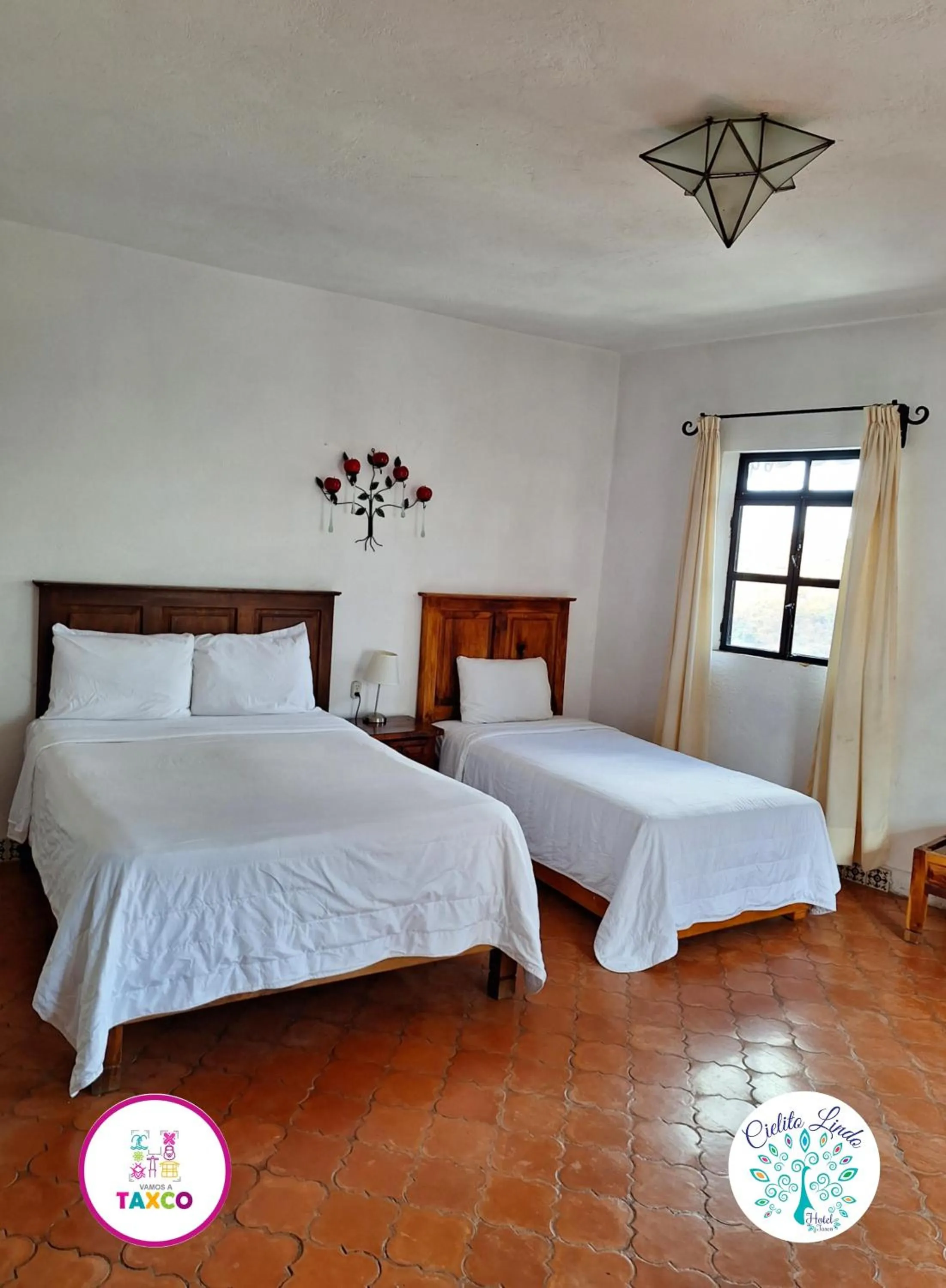 Bed in Hotel Cielito Lindo, Taxco
