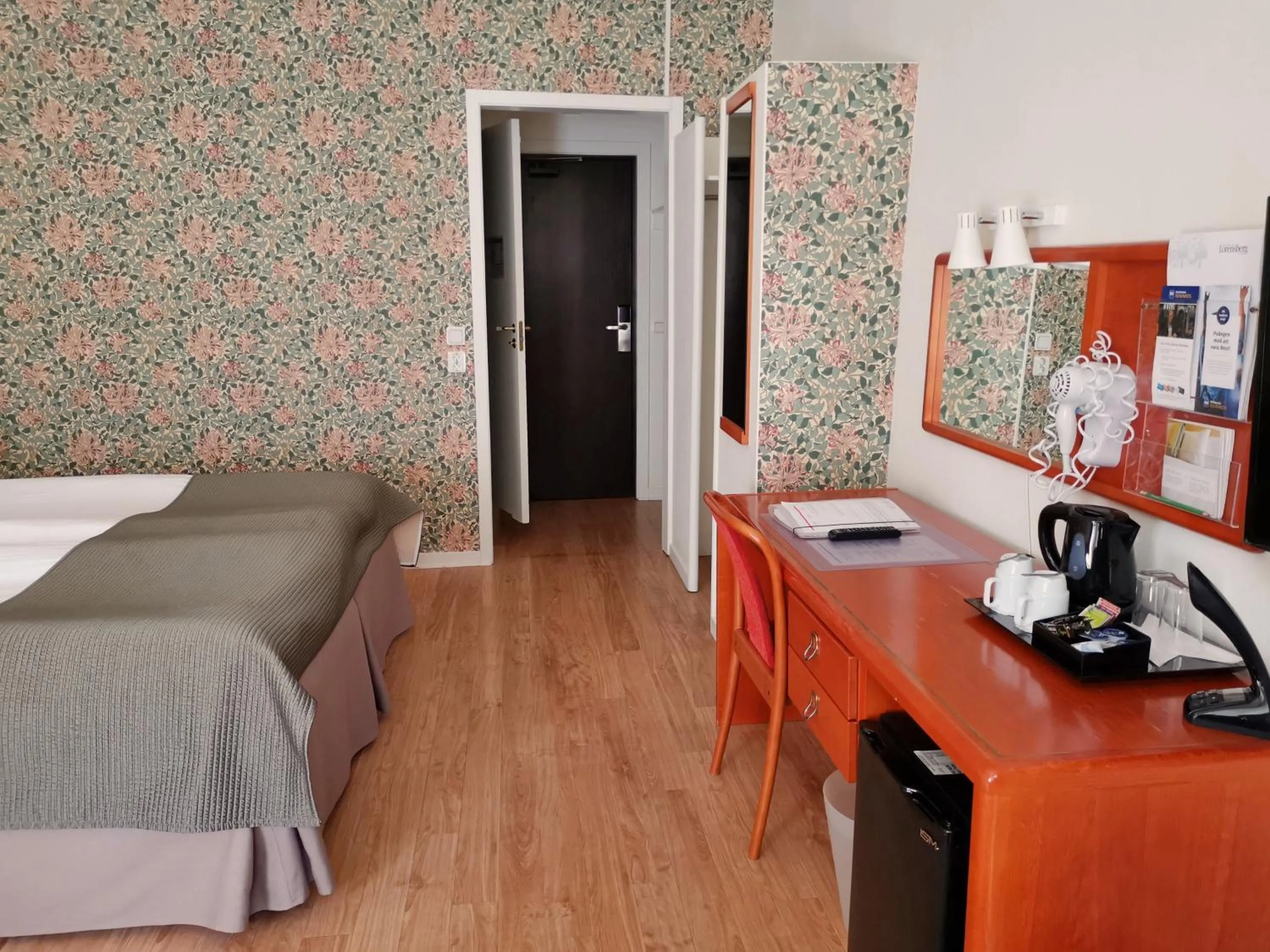 Coffee/tea facilities, Bed in Hotel Lorensberg