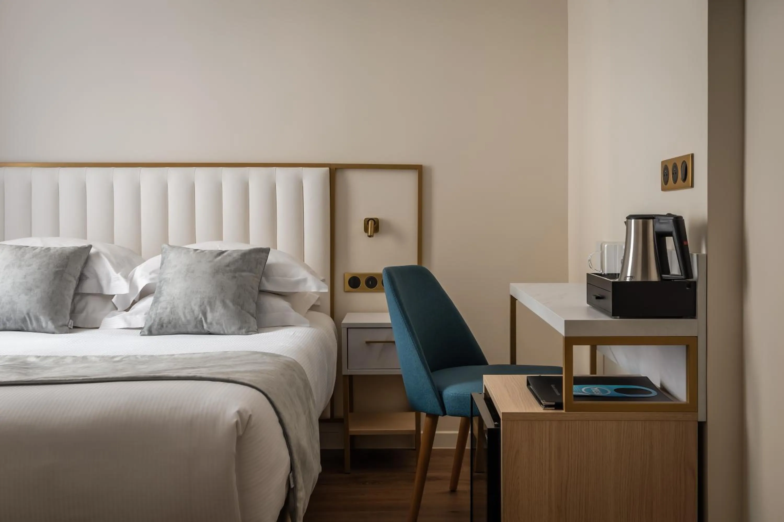 Decorative detail, Bed in Hôtel des Deux Avenues