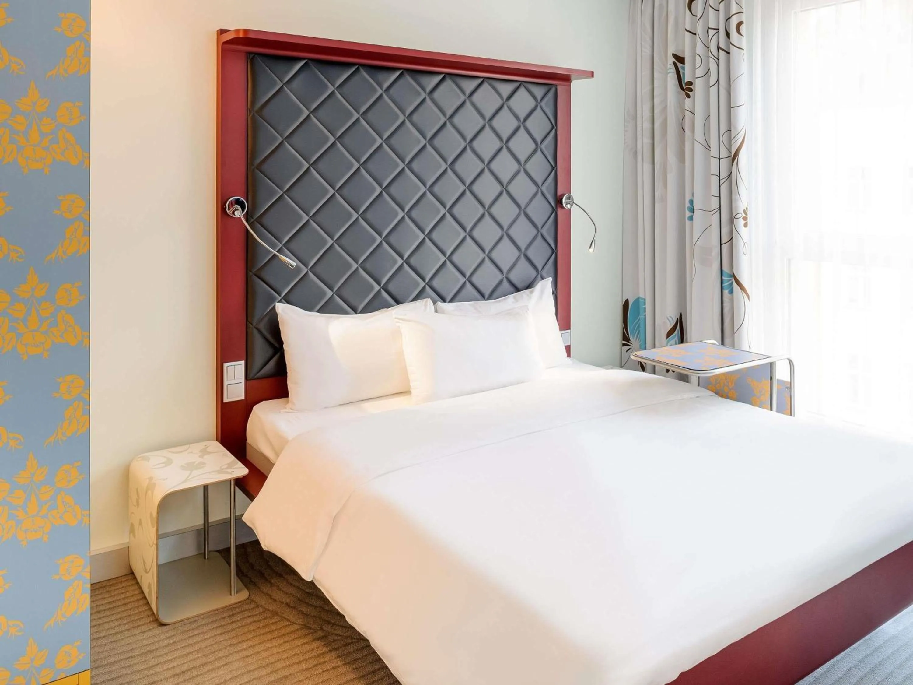 Bedroom, Bed in ibis Styles Hotel Berlin Mitte