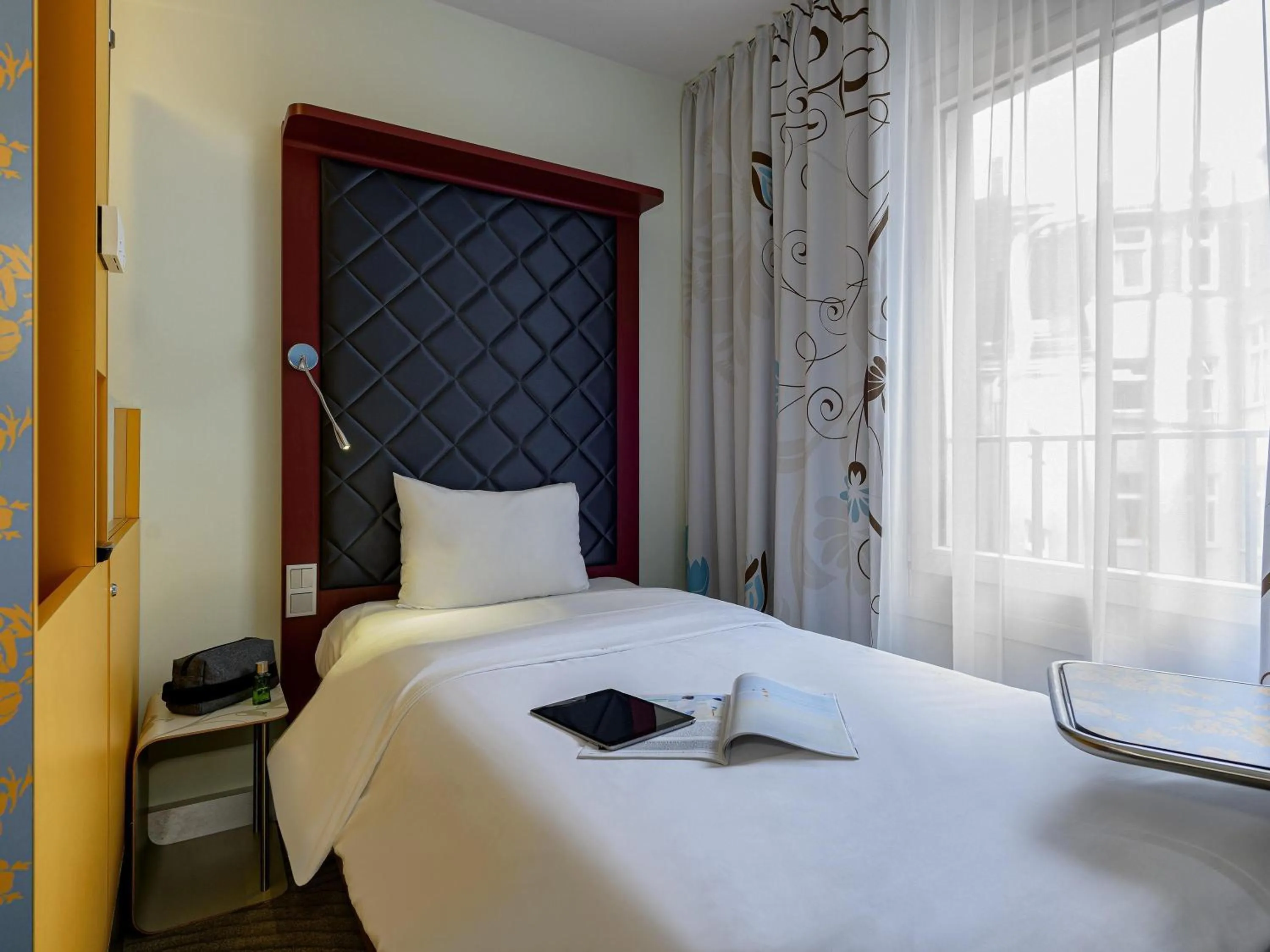 Bedroom, Bed in ibis Styles Hotel Berlin Mitte