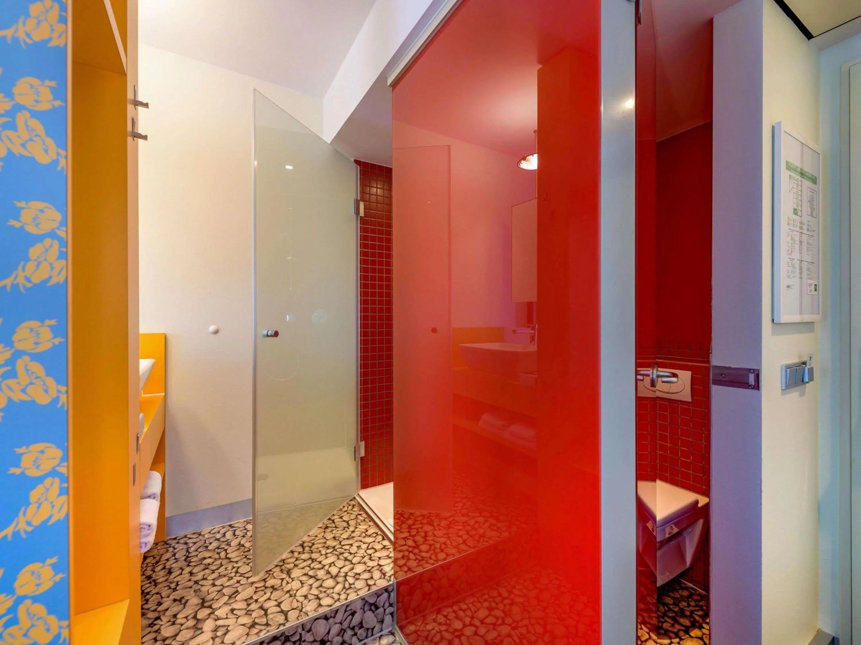 Bedroom, Bed in ibis Styles Hotel Berlin Mitte