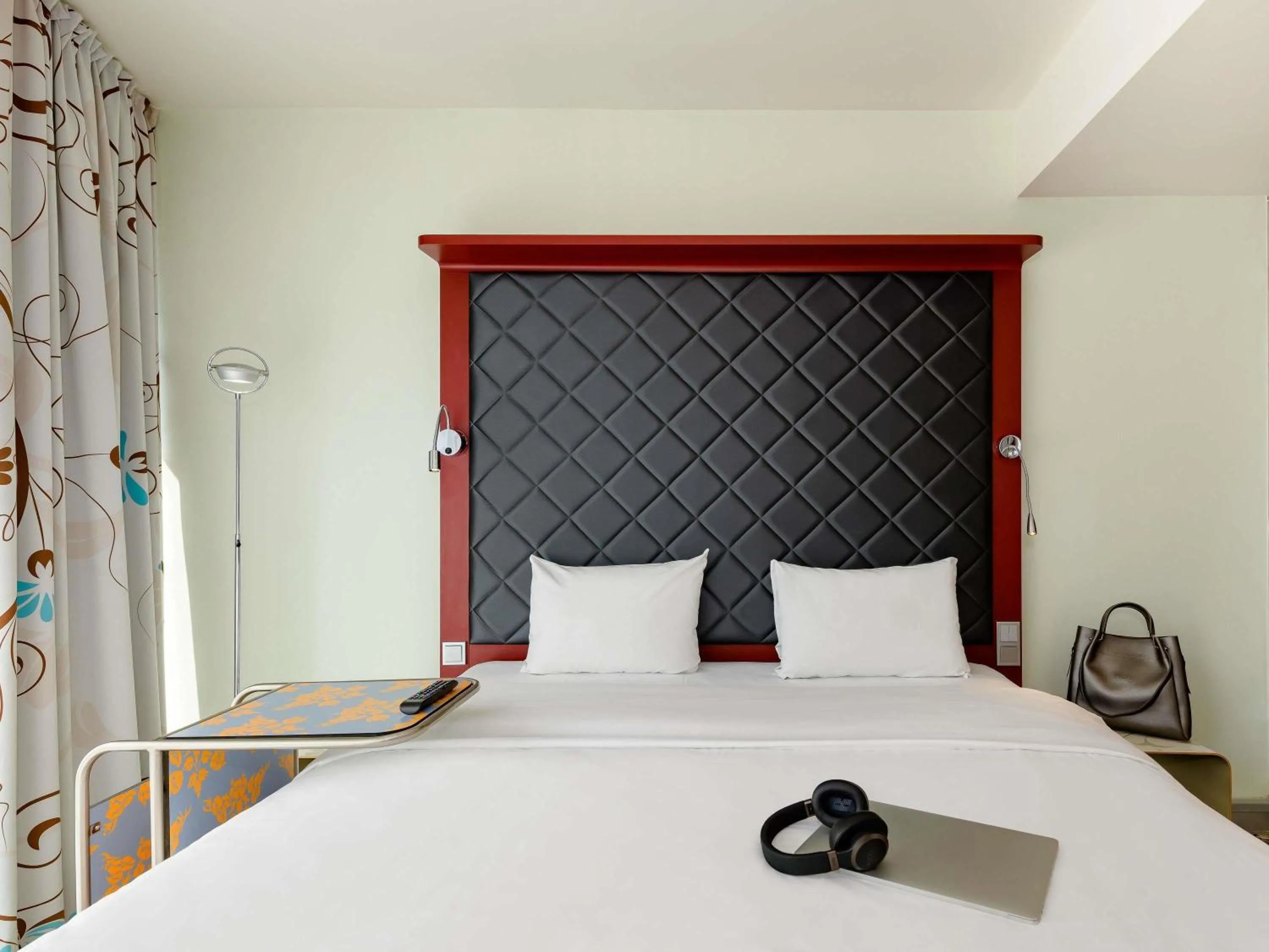 Bedroom, Bed in ibis Styles Hotel Berlin Mitte