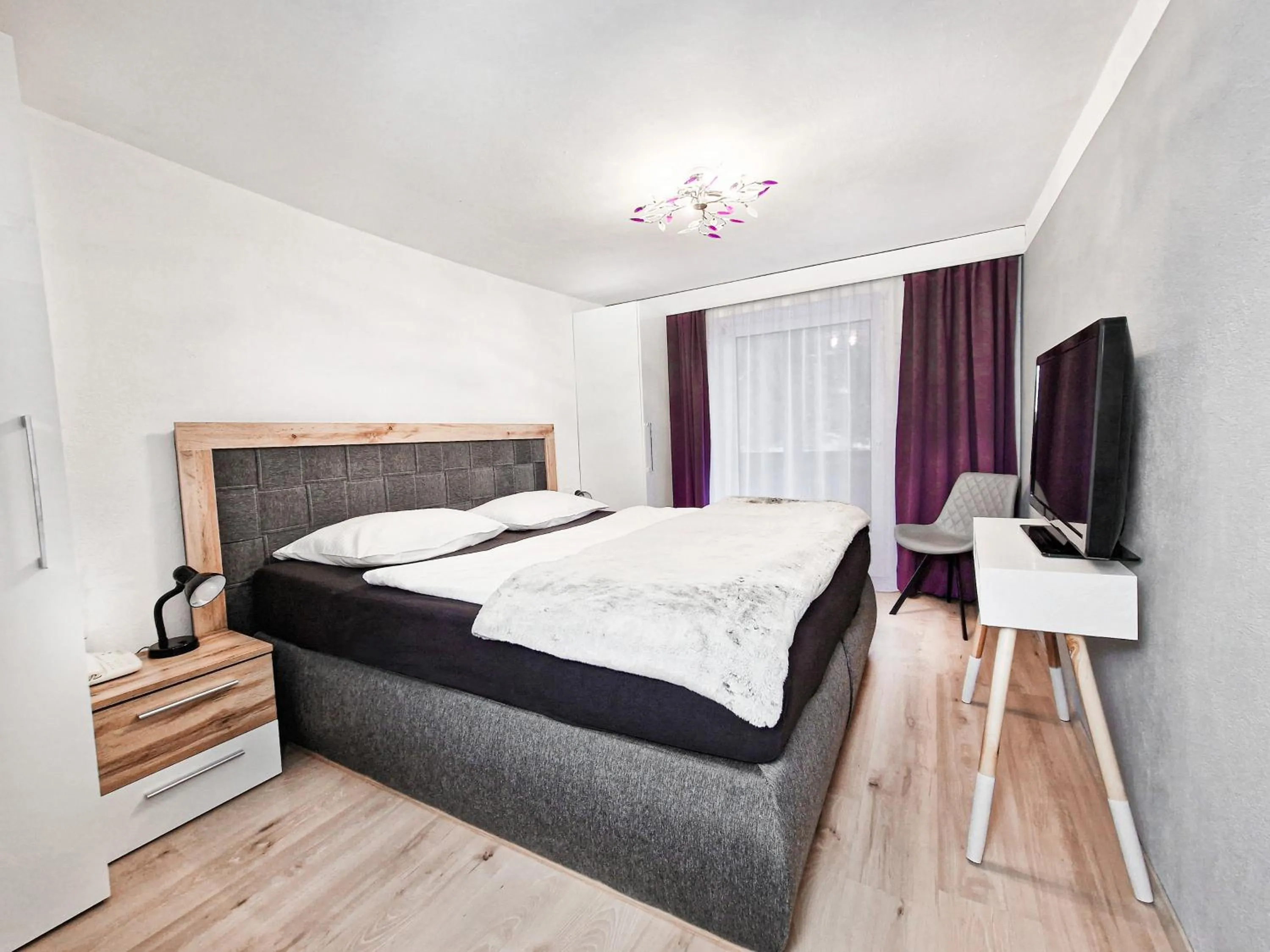 Bathroom, Bed in Hotel Lärchenhof