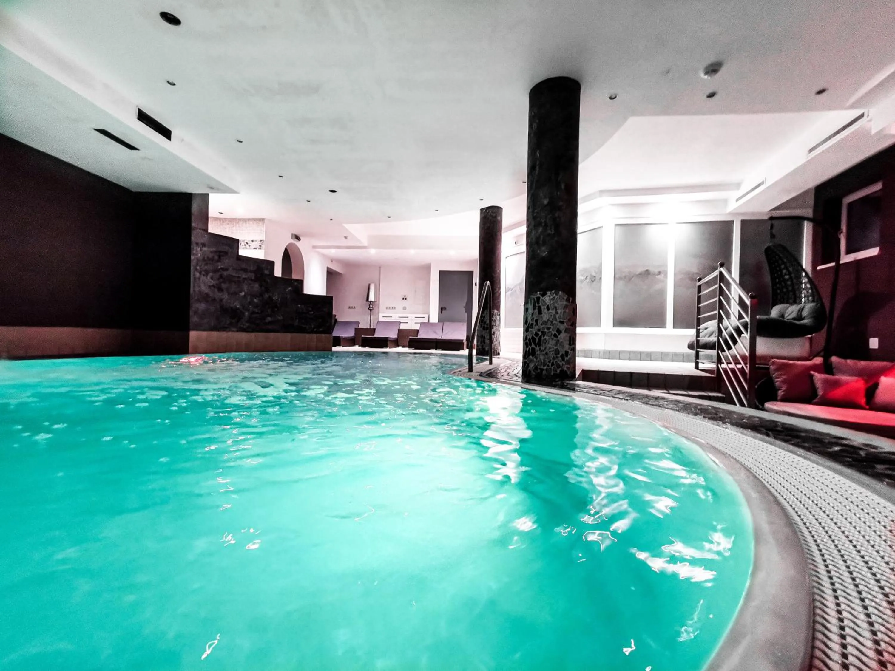 Swimming pool in Hotel Lärchenhof