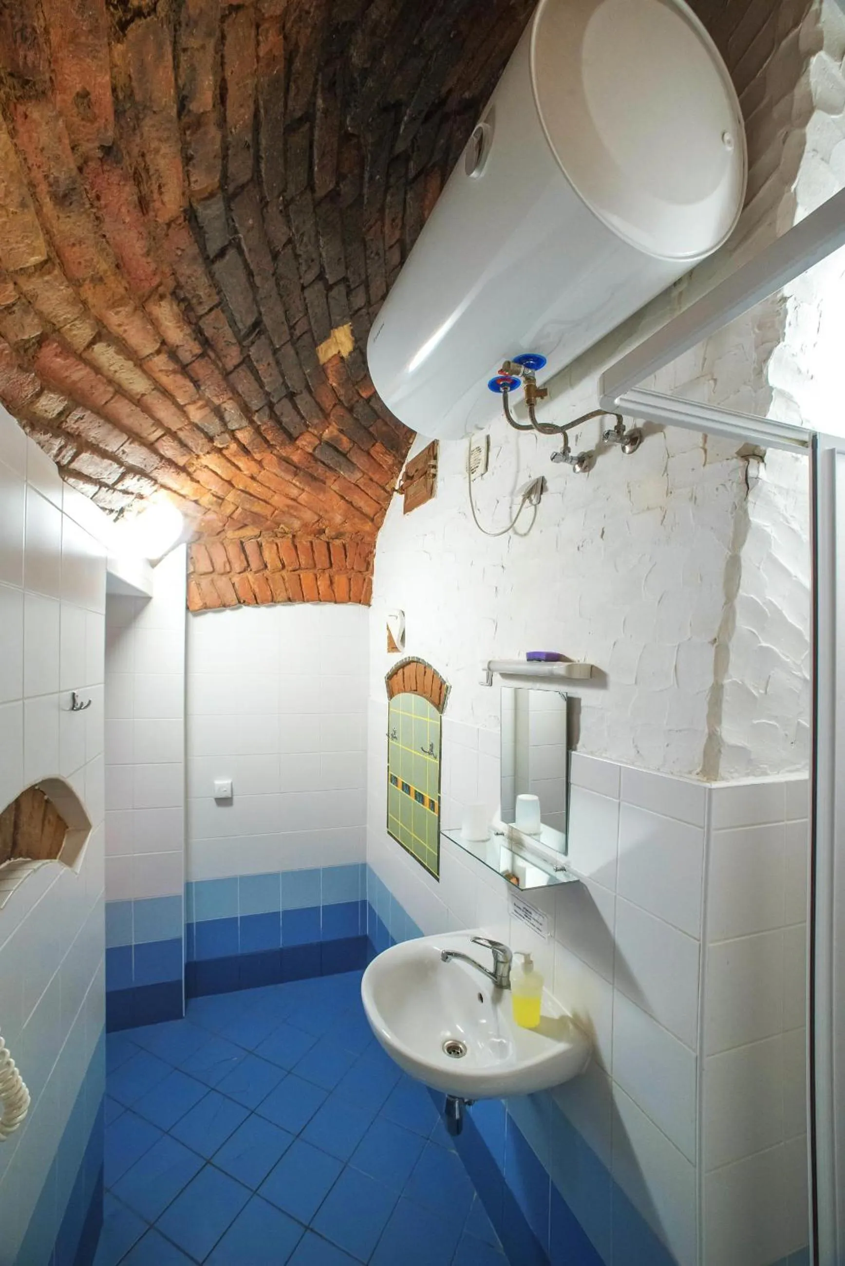 Shower in Express Guest House