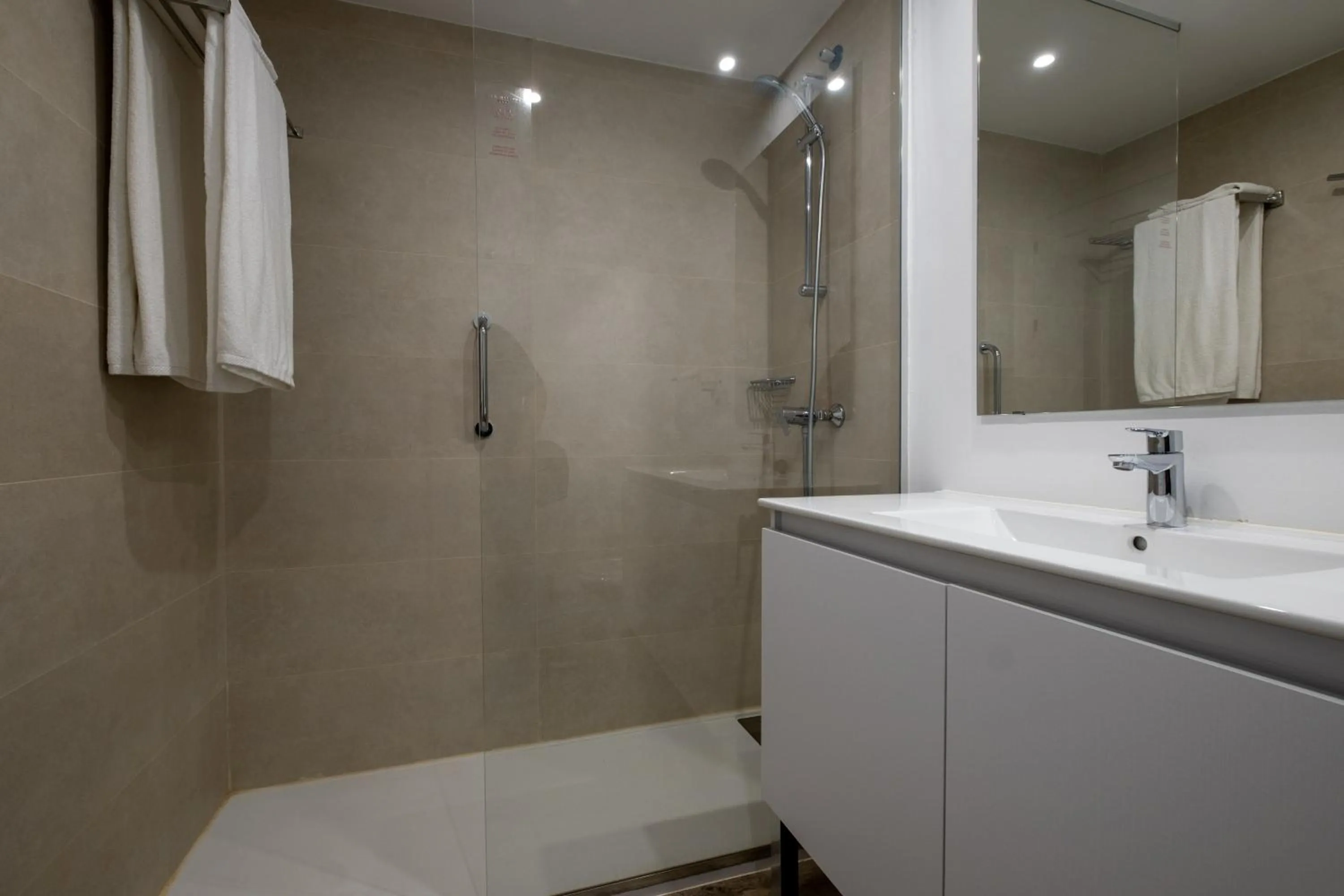 Bathroom in Aparthotel las Dunas