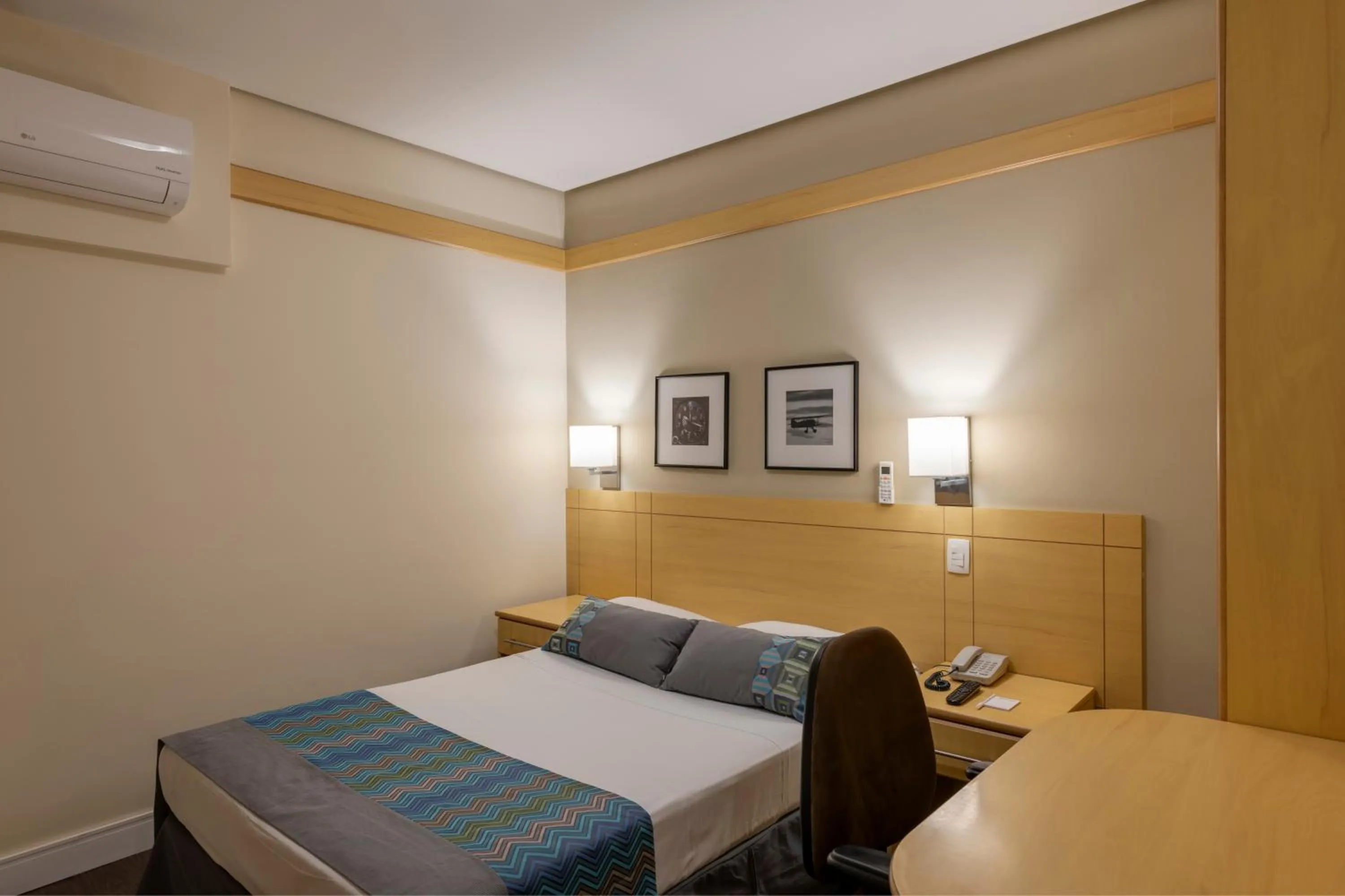 Living room, Bed in Monreale Plus Guarulhos International Airport