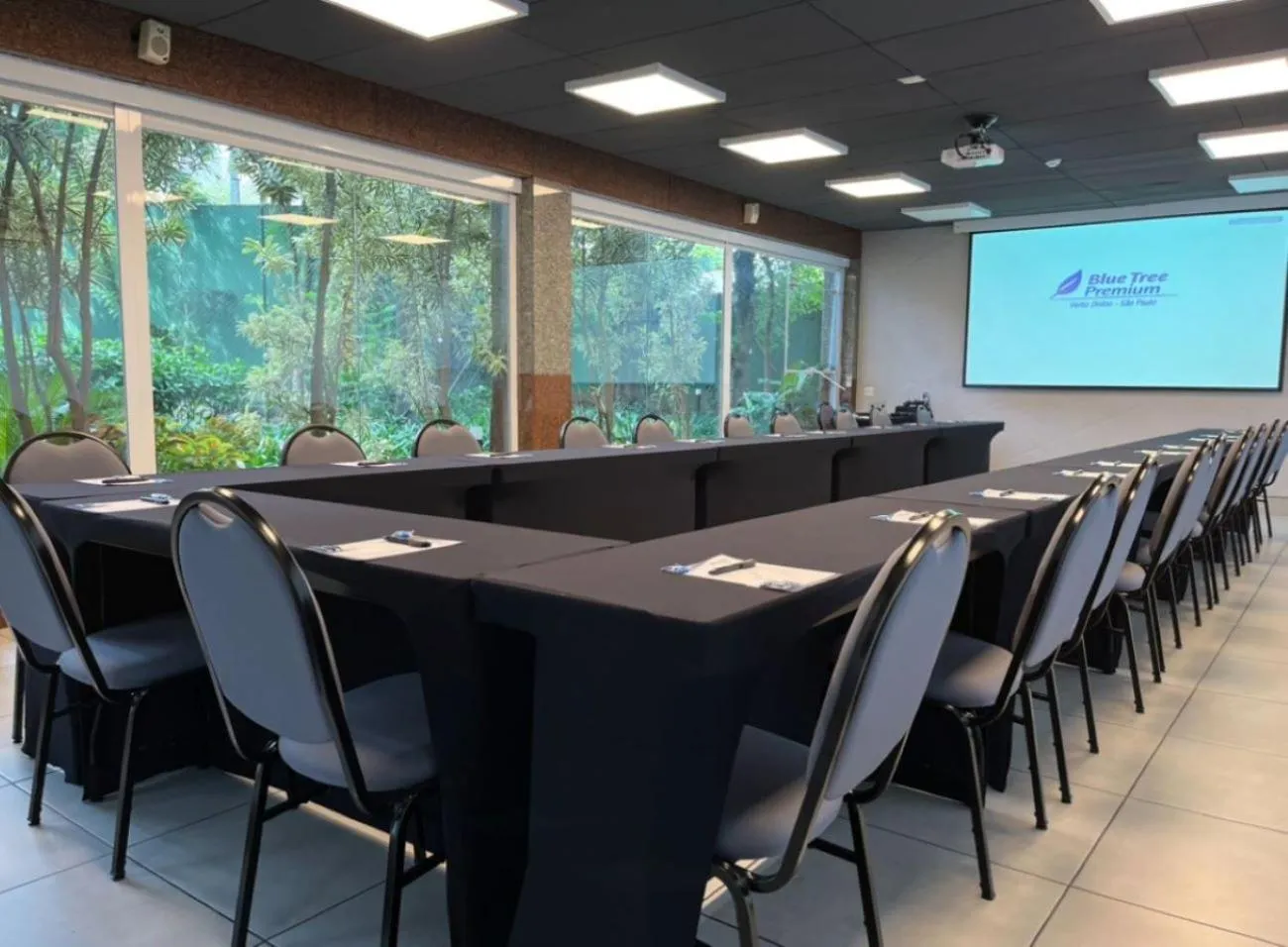 Meeting/conference room in Blue Tree Premium Verbo Divino - Nações Unidas