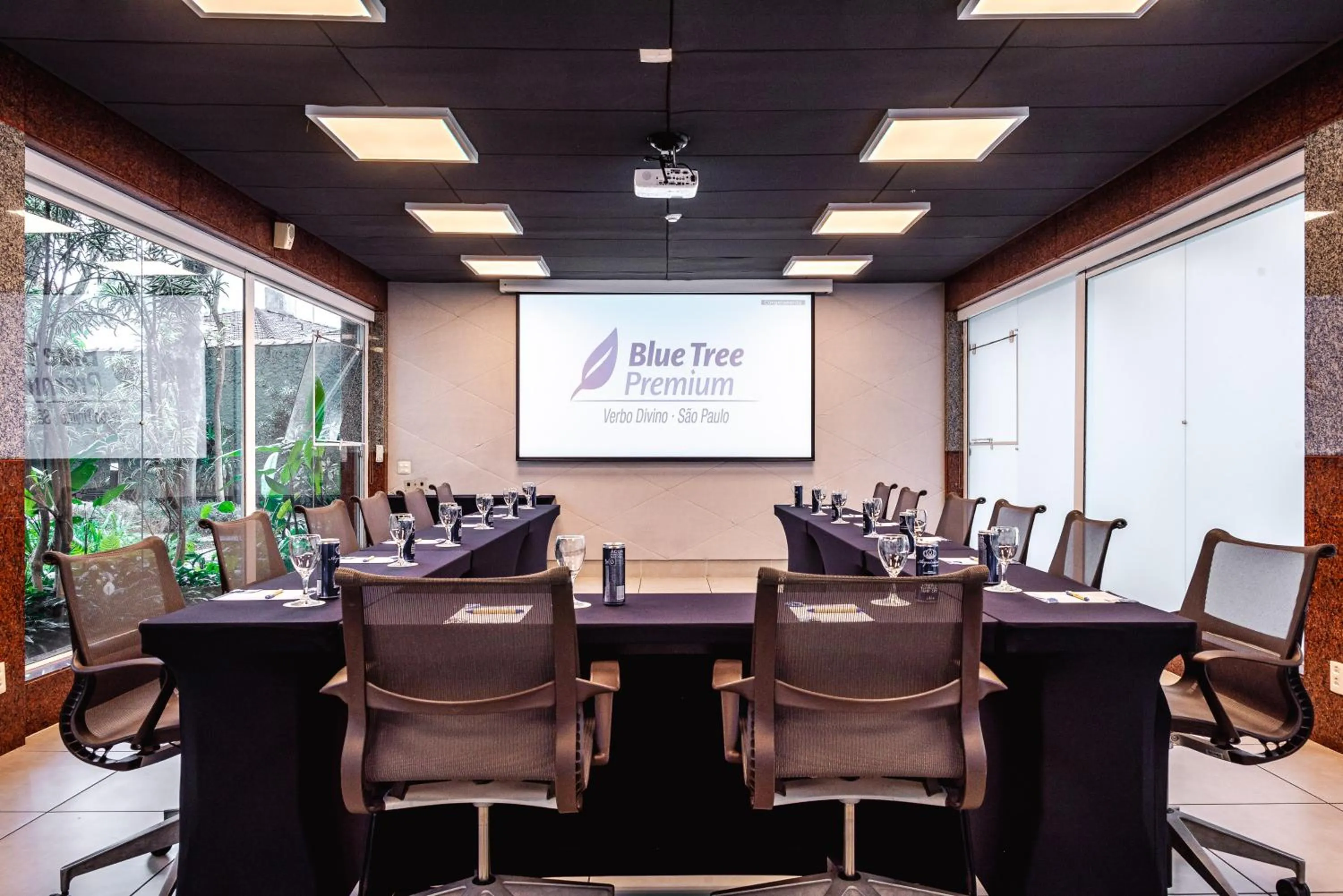 TV and multimedia in Blue Tree Premium Verbo Divino - Nações Unidas