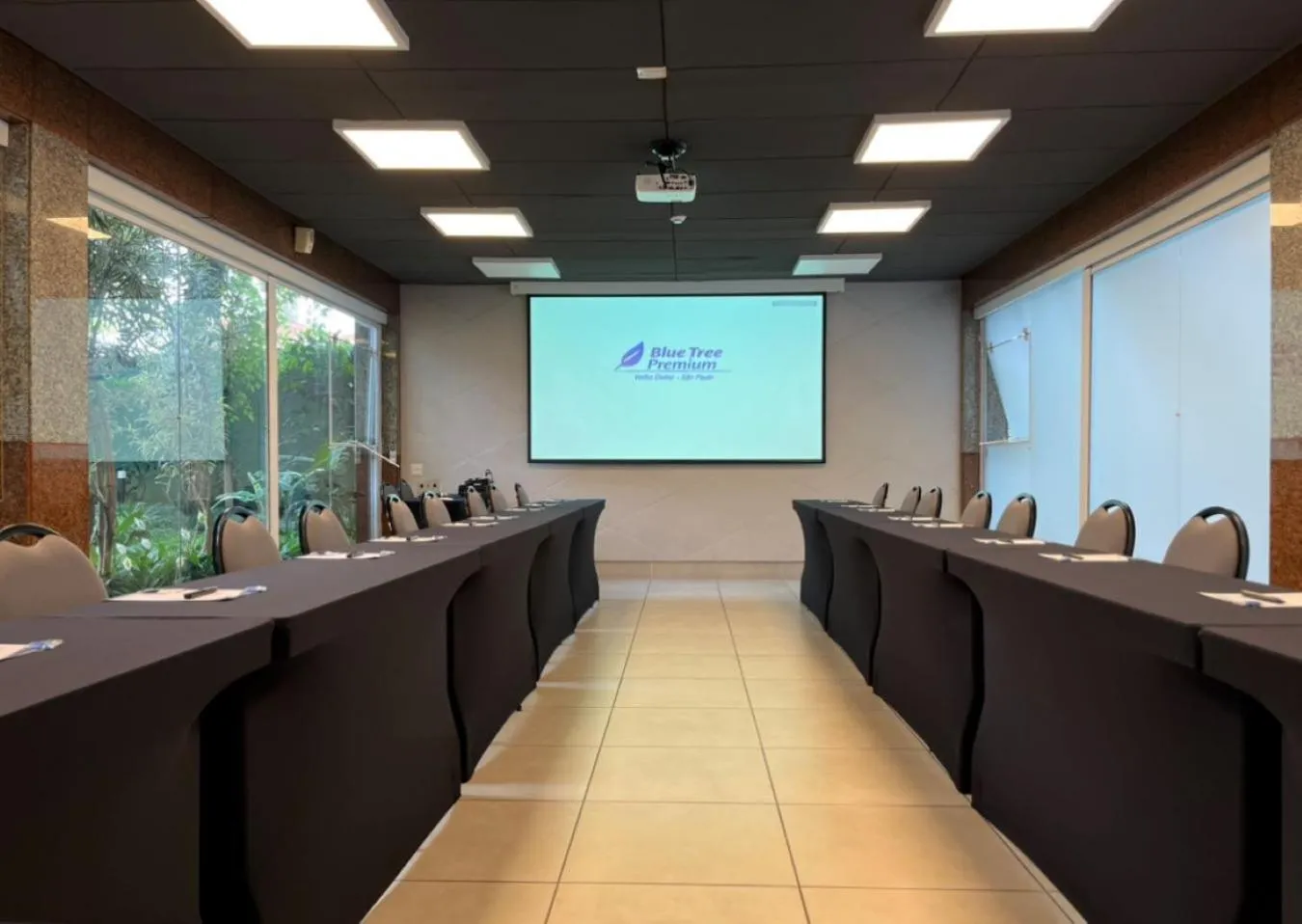 Meeting/conference room in Blue Tree Premium Verbo Divino - Nações Unidas