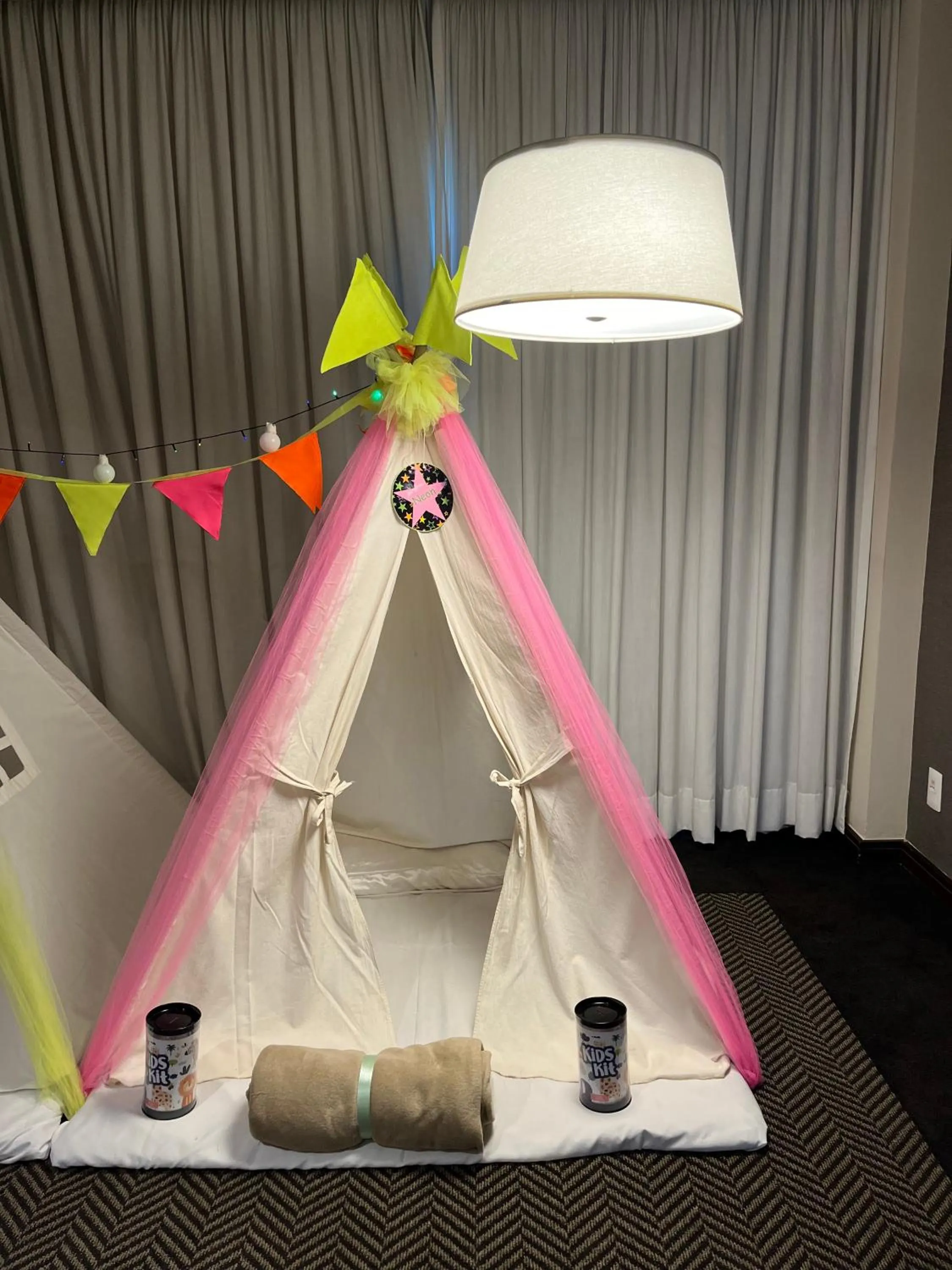 Decorative detail in Blue Tree Premium Verbo Divino - Nações Unidas