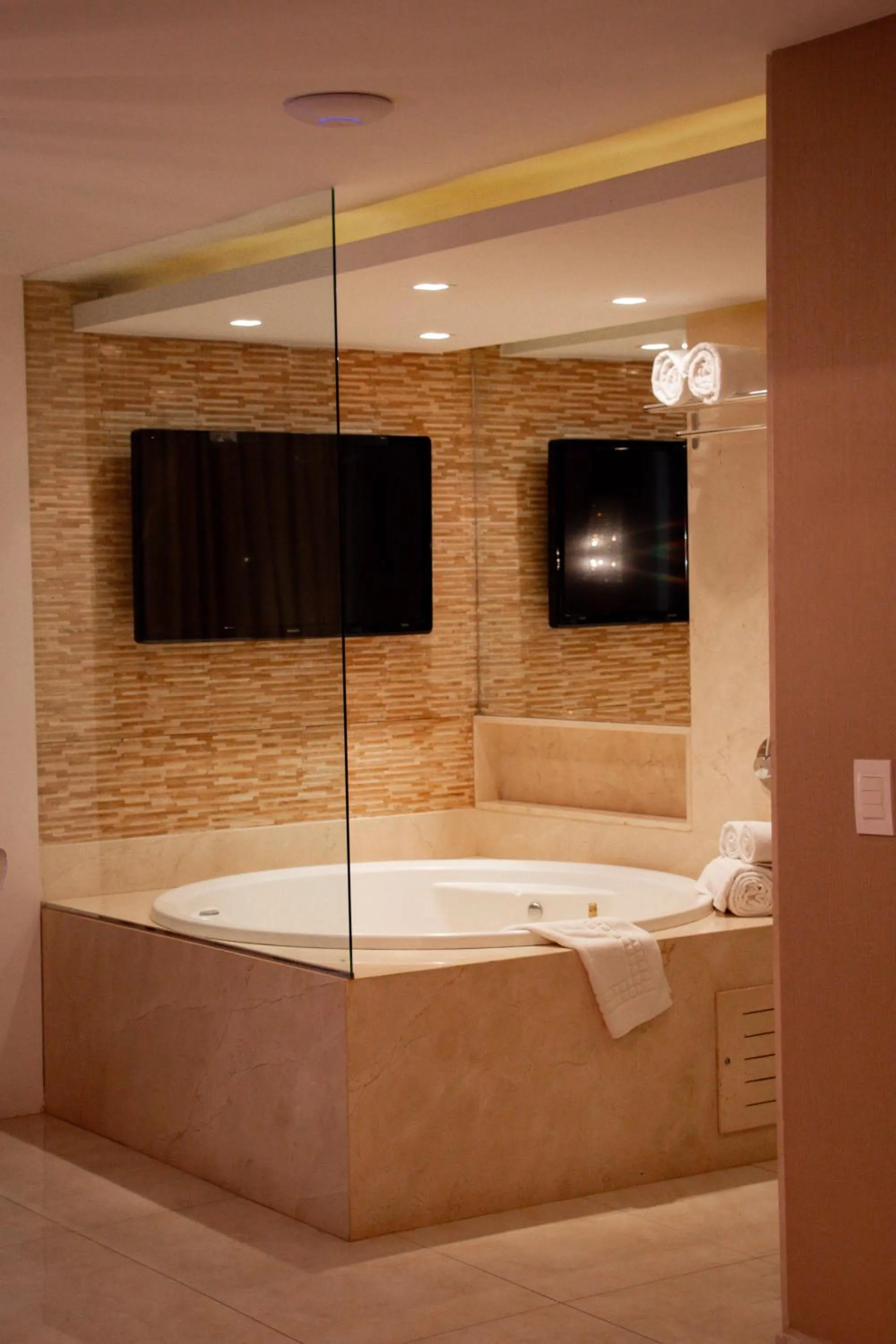 Hot Tub in SJ Premium Hotels By Atlantica