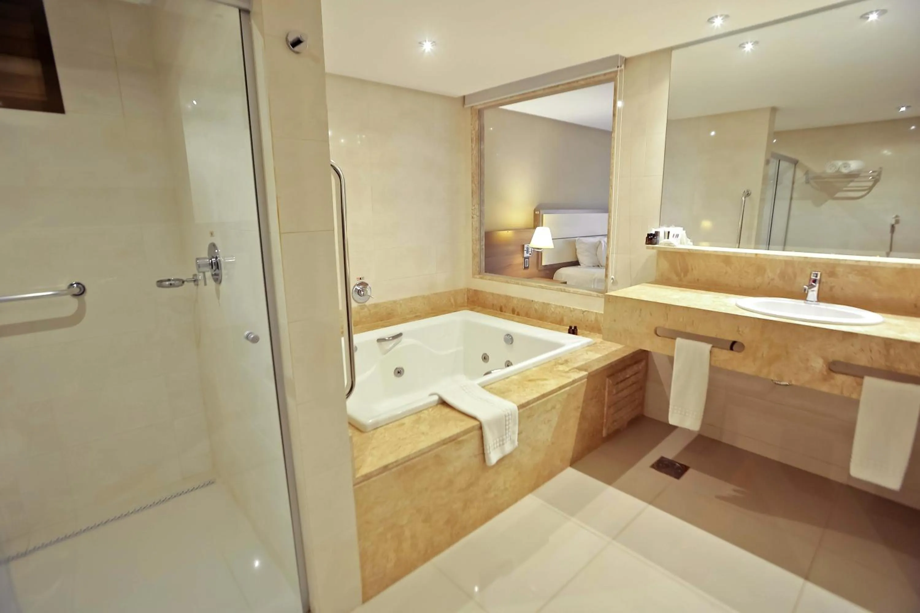 Bath in SJ Premium Hotels By Atlantica