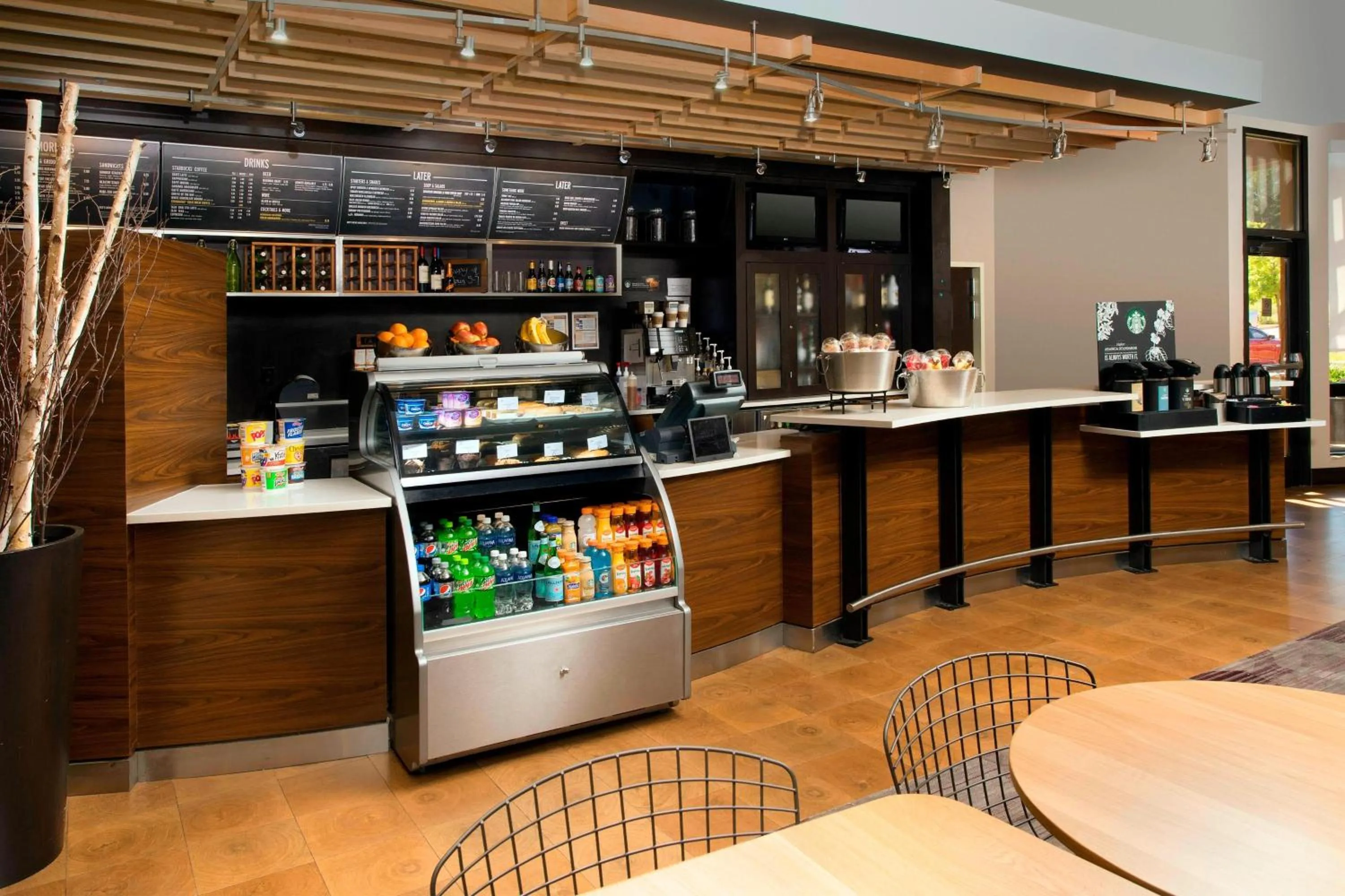 Breakfast in Courtyard by Marriott Tyler