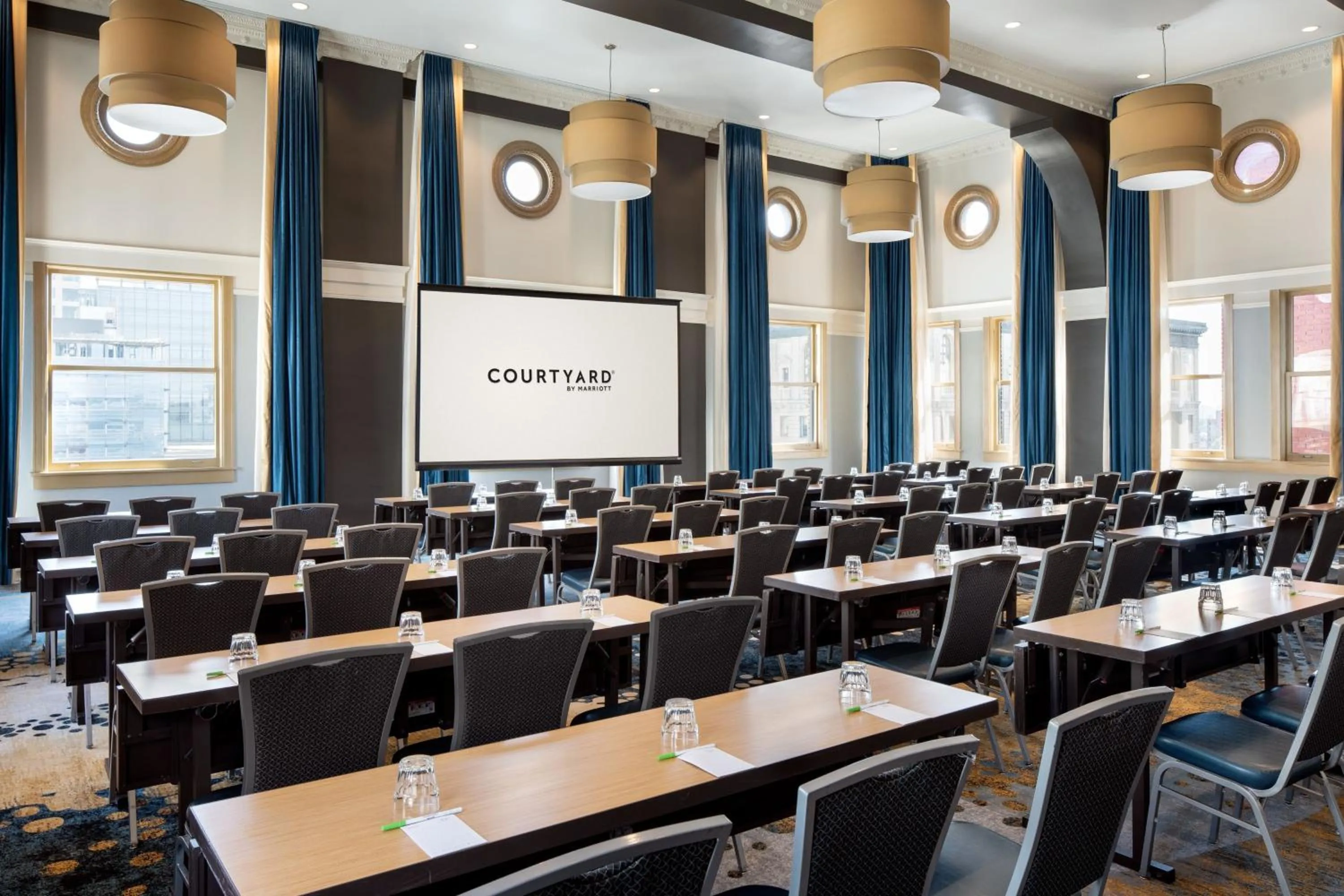 Meeting/conference room in Courtyard Seattle Downtown / Pioneer Square