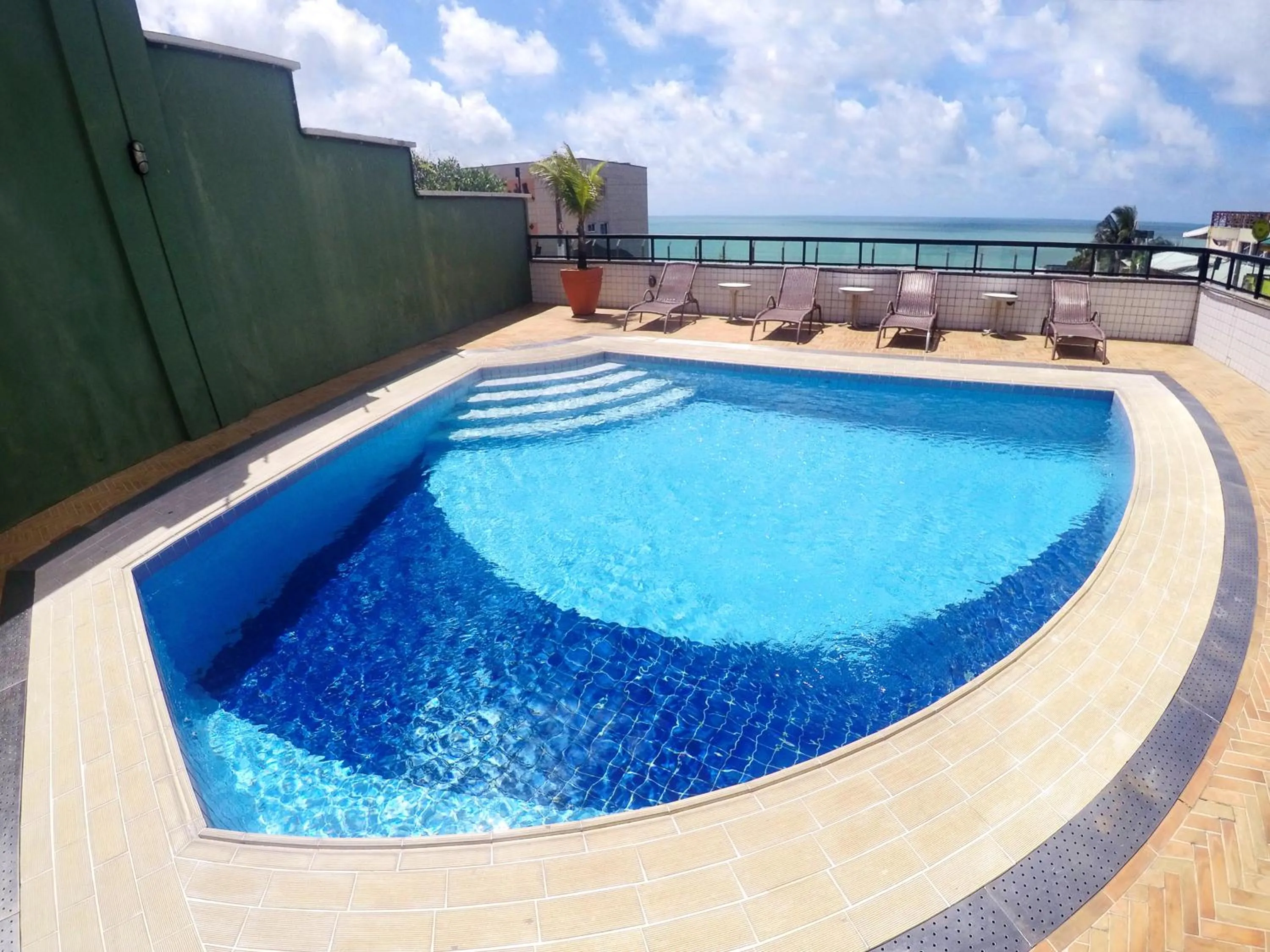 Swimming pool in Quality Suites Natal