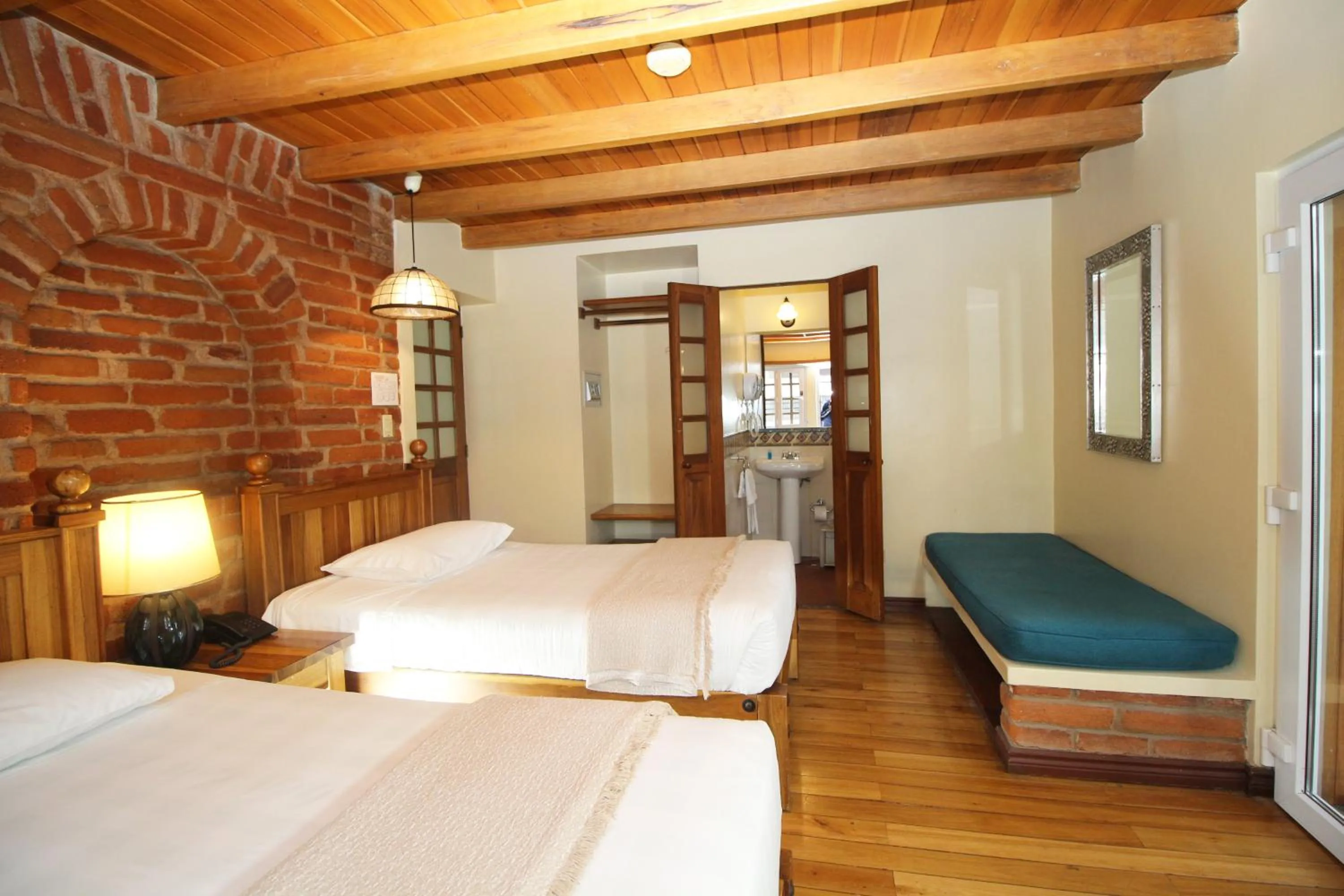 Photo of the whole room, Bed in Hotel Boutique Vieja Cuba