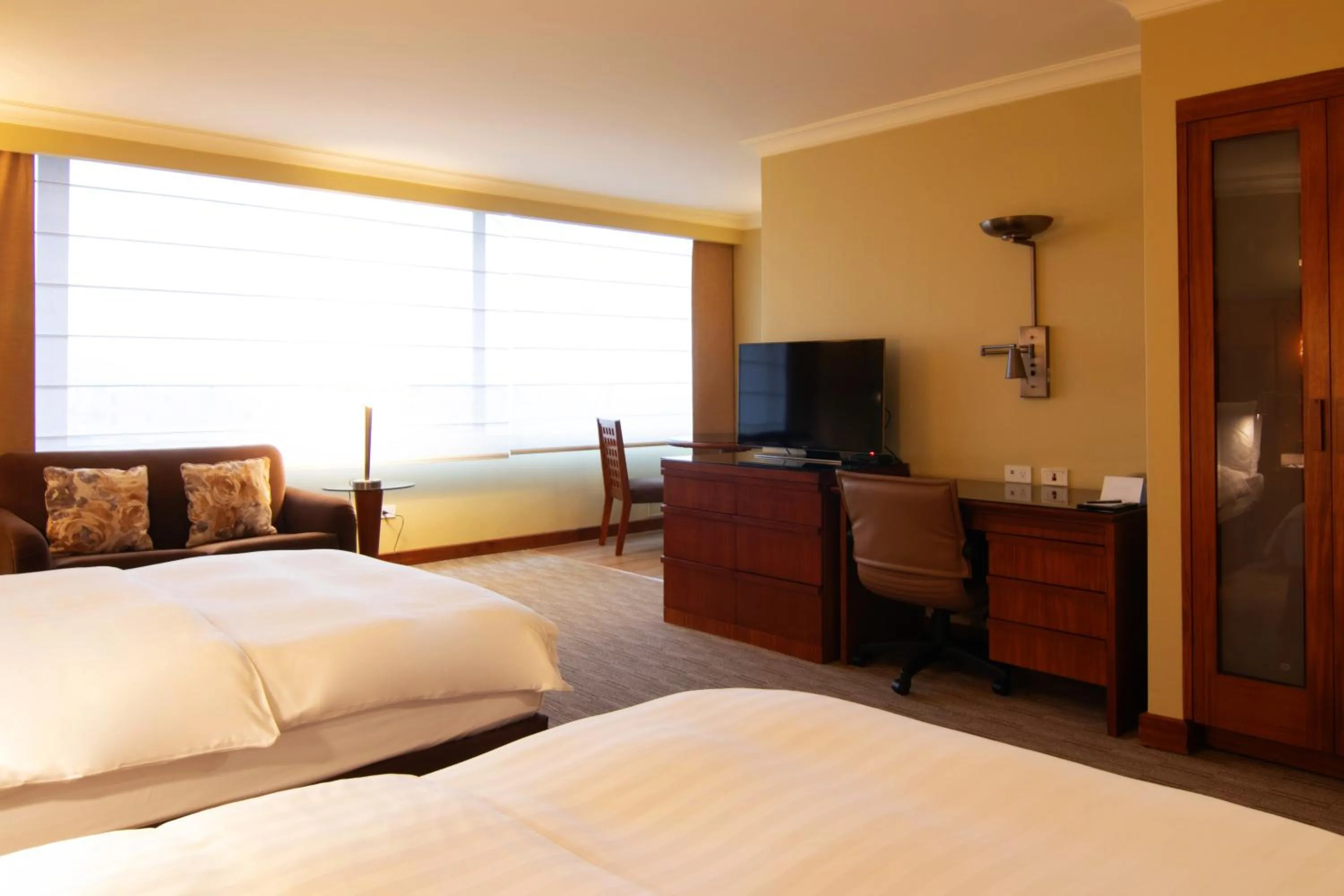 Bedroom, Bed in Swissotel Quito