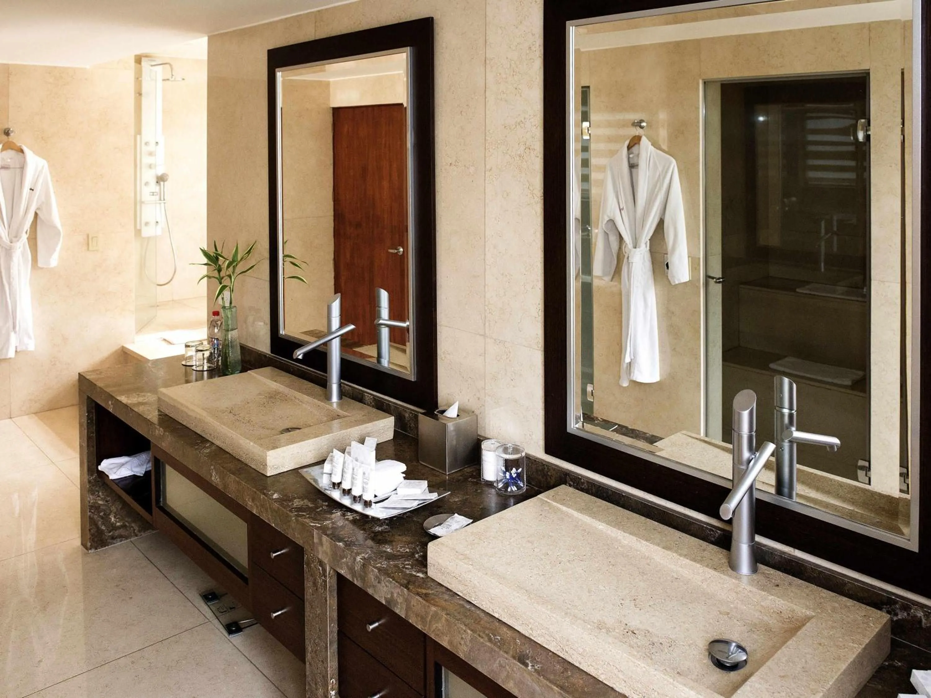 Bedroom in Swissotel Quito