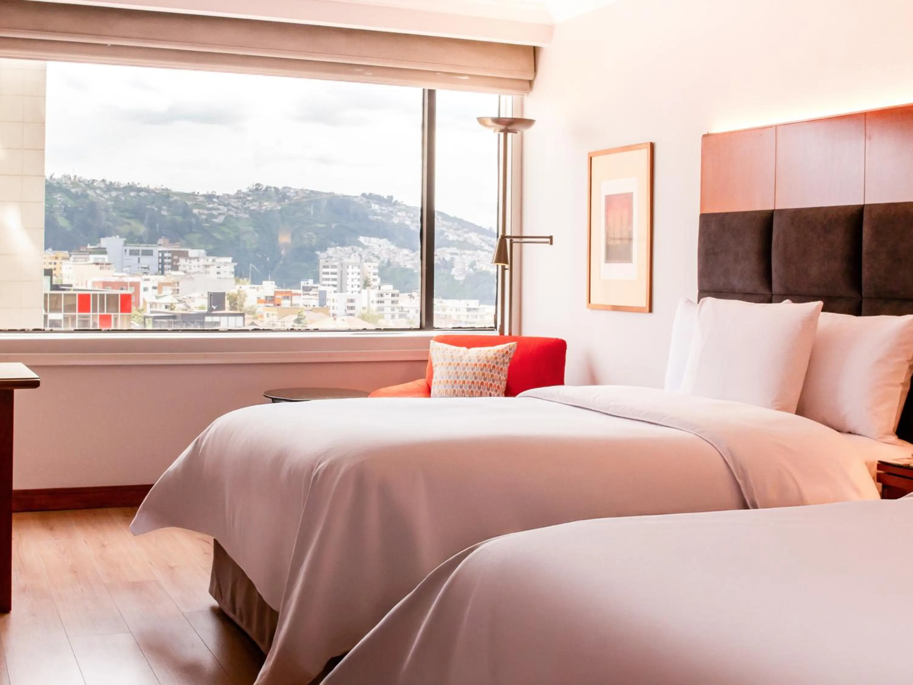 City view, Bed in Swissotel Quito
