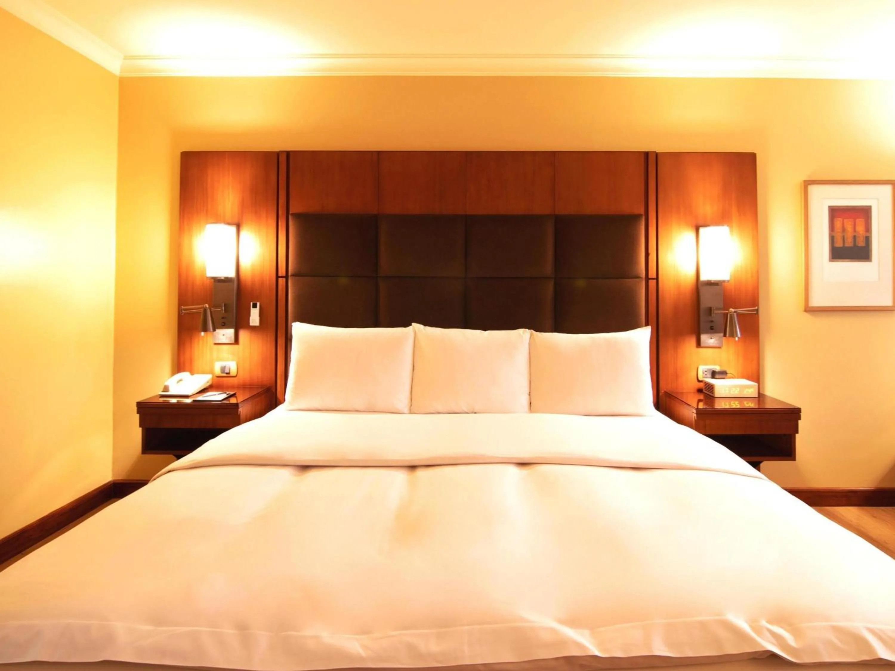 Bedroom, Bed in Swissotel Quito