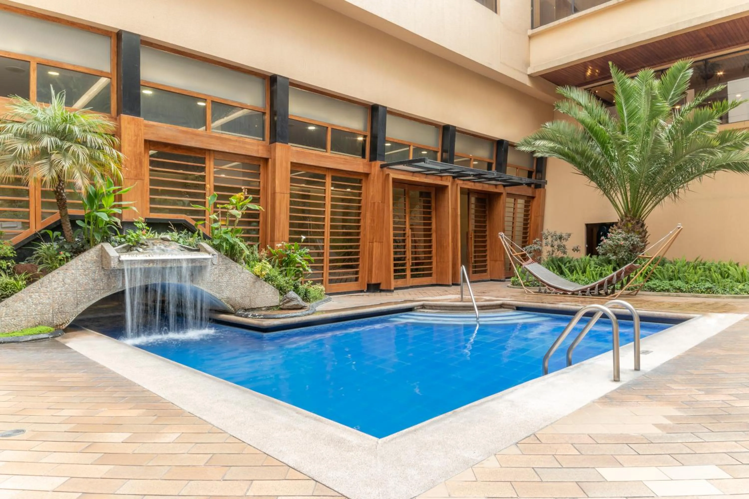 Swimming pool in Swissotel Quito