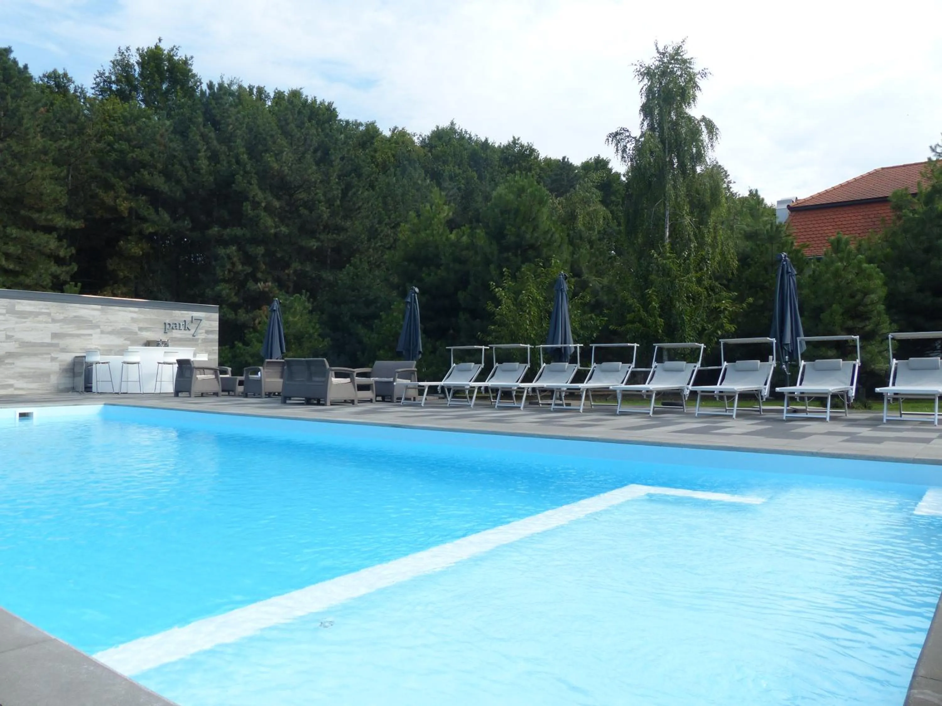 Swimming pool in Park7